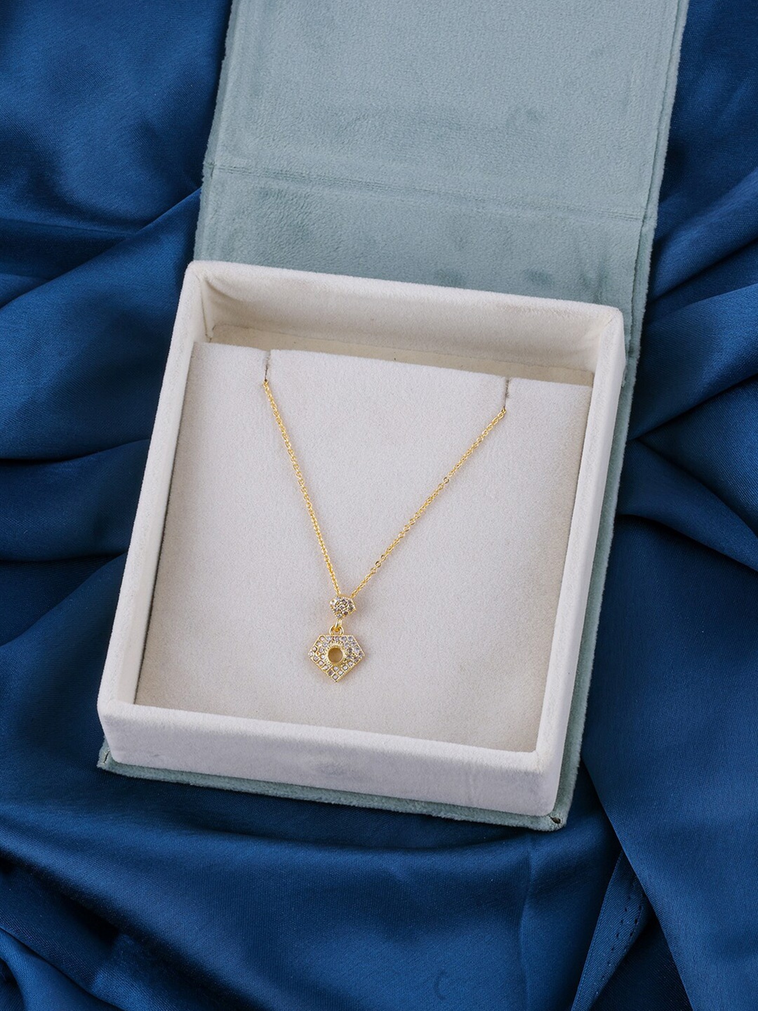 

Brandsoon Gold-Toned & White Brass Gold-Plated Feather Chain