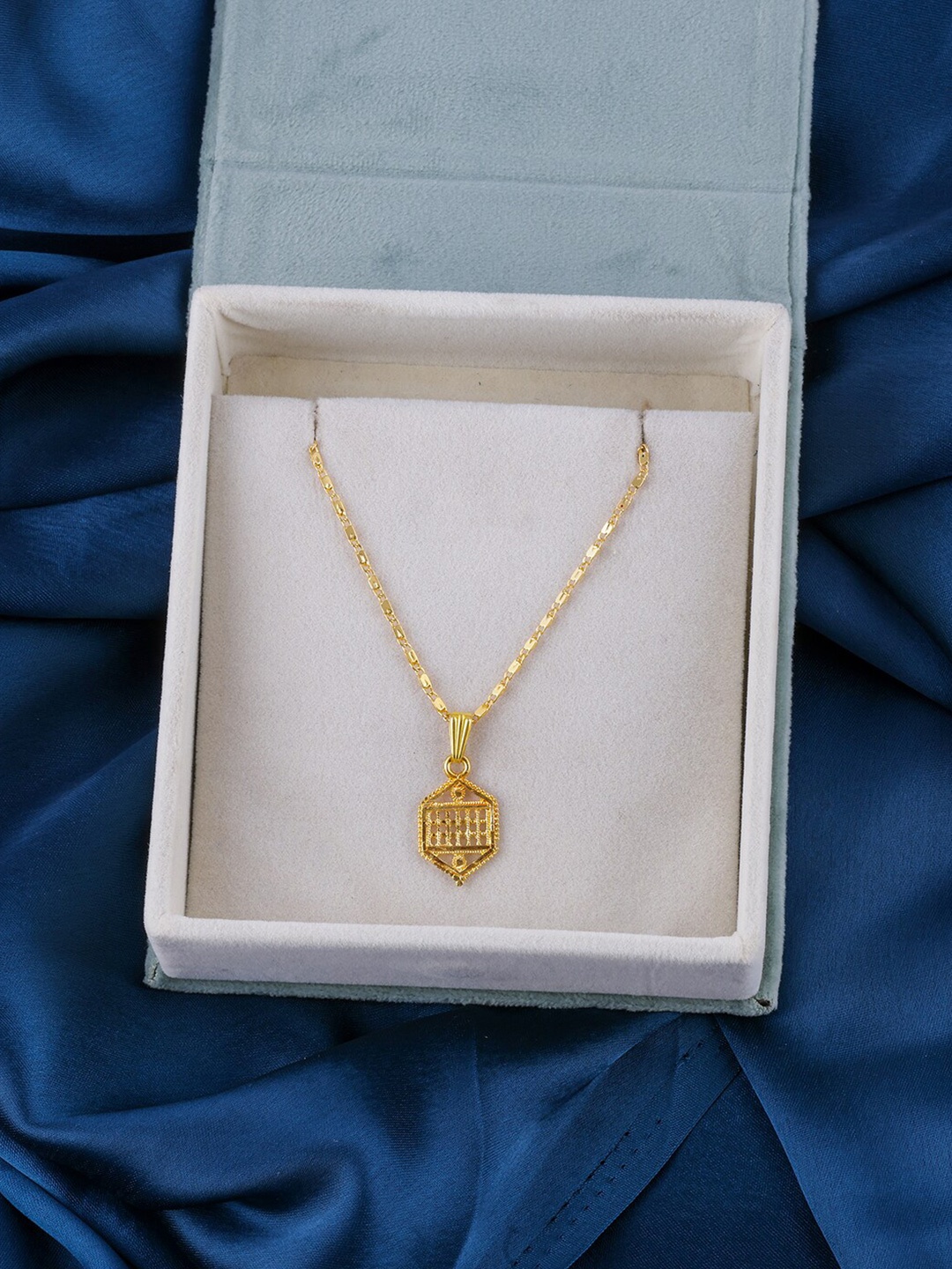 

Brandsoon Women Gold-Toned & White Brass Feather Chain
