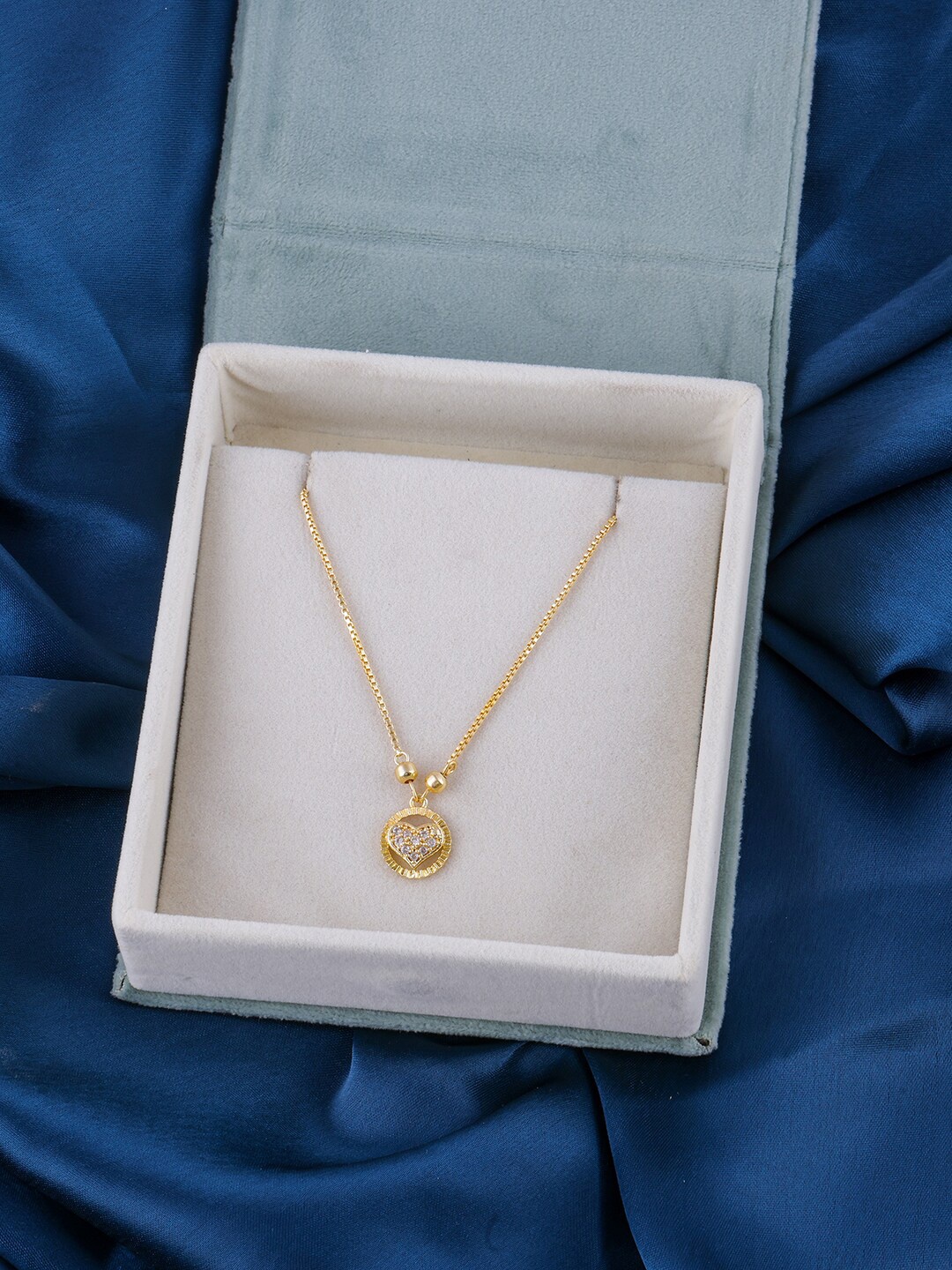

Brandsoon Gold-Toned & White Brass Gold-Plated Feather Chain