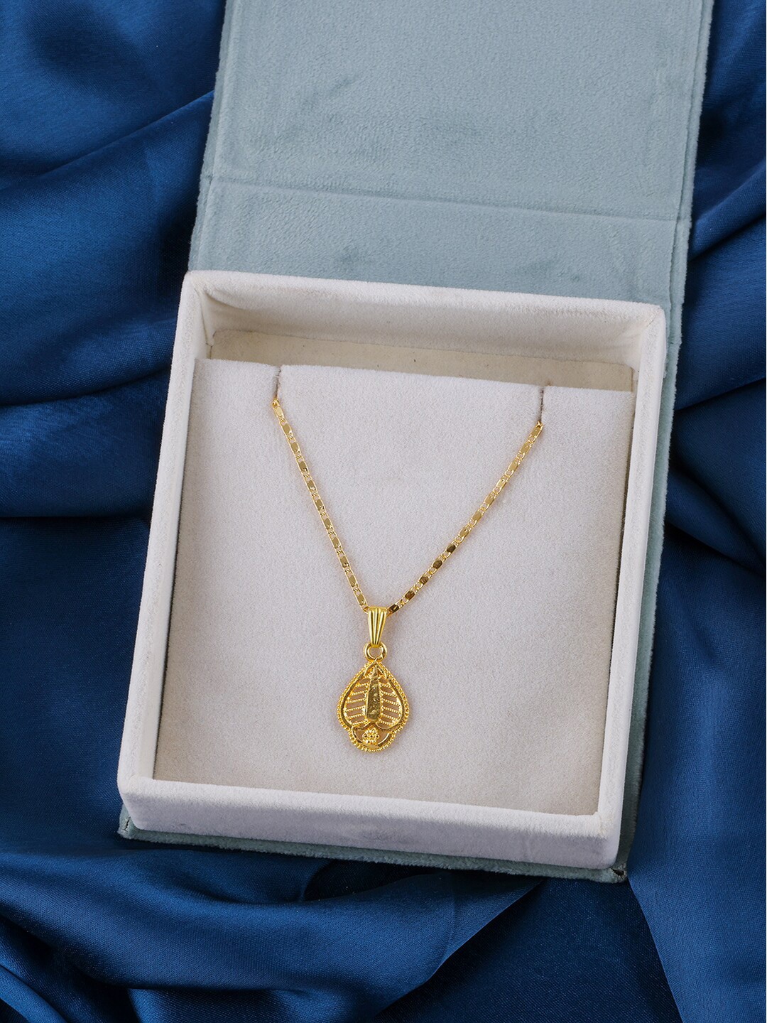 

Brandsoon 1 Gram Gold-Plated Brass Chain