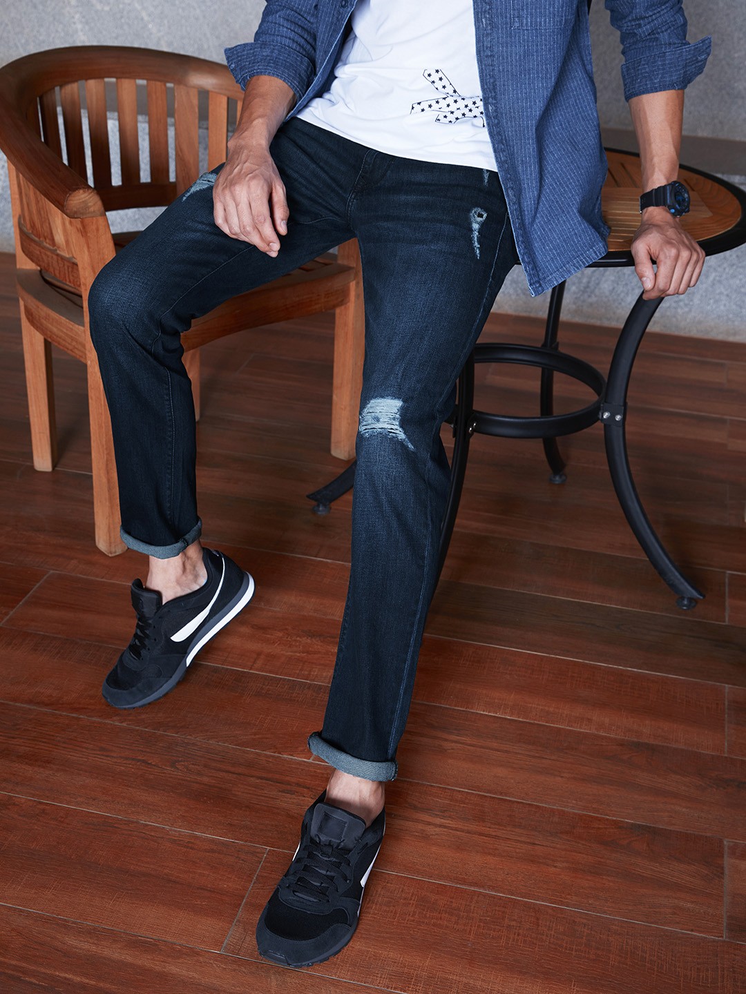 

Flying Machine Men Blue Slim Tapered Micheal Fit Mildly Distressed Stretchable Jeans