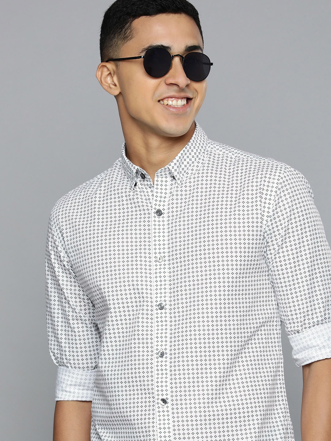 

Flying Machine Men White & Grey Standard Slim Fit Printed Pure Cotton Casual Shirt