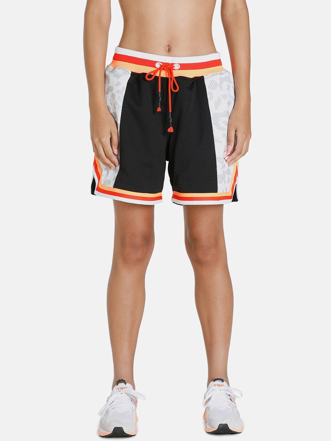 

Puma Women Colourblocked Swish Maker Printed Basketball Shorts, Black