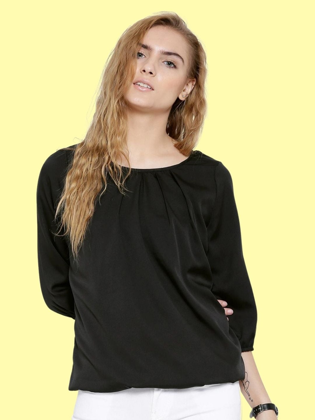 

Sera Women Black Solid Top