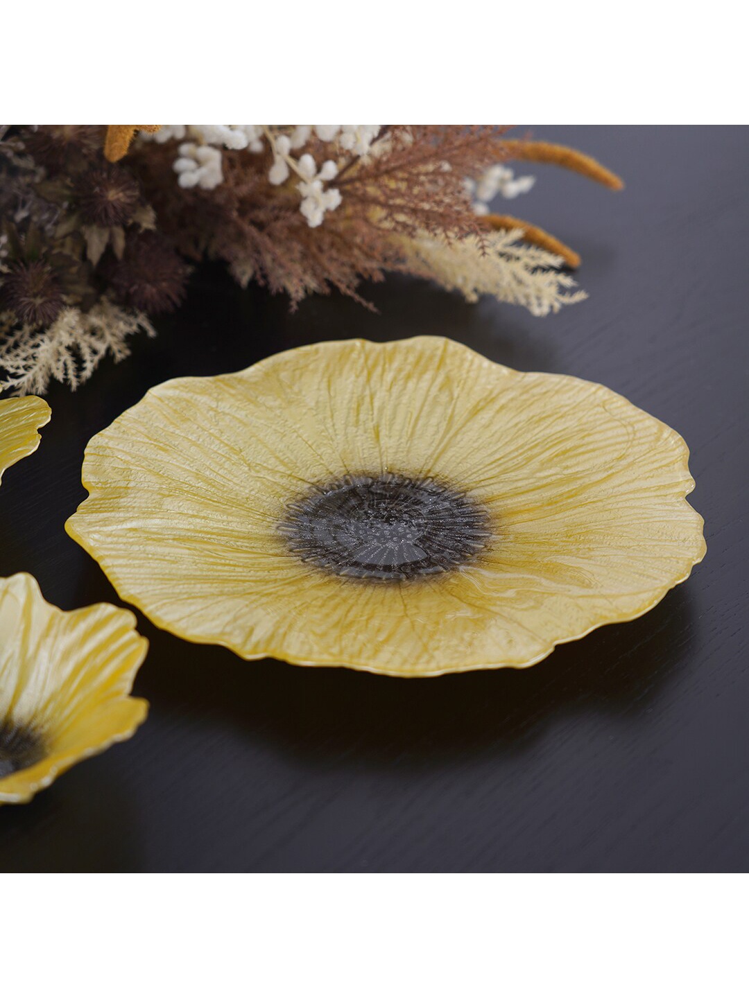 

Pure Home and Living Yellow Glass Glossy Plates