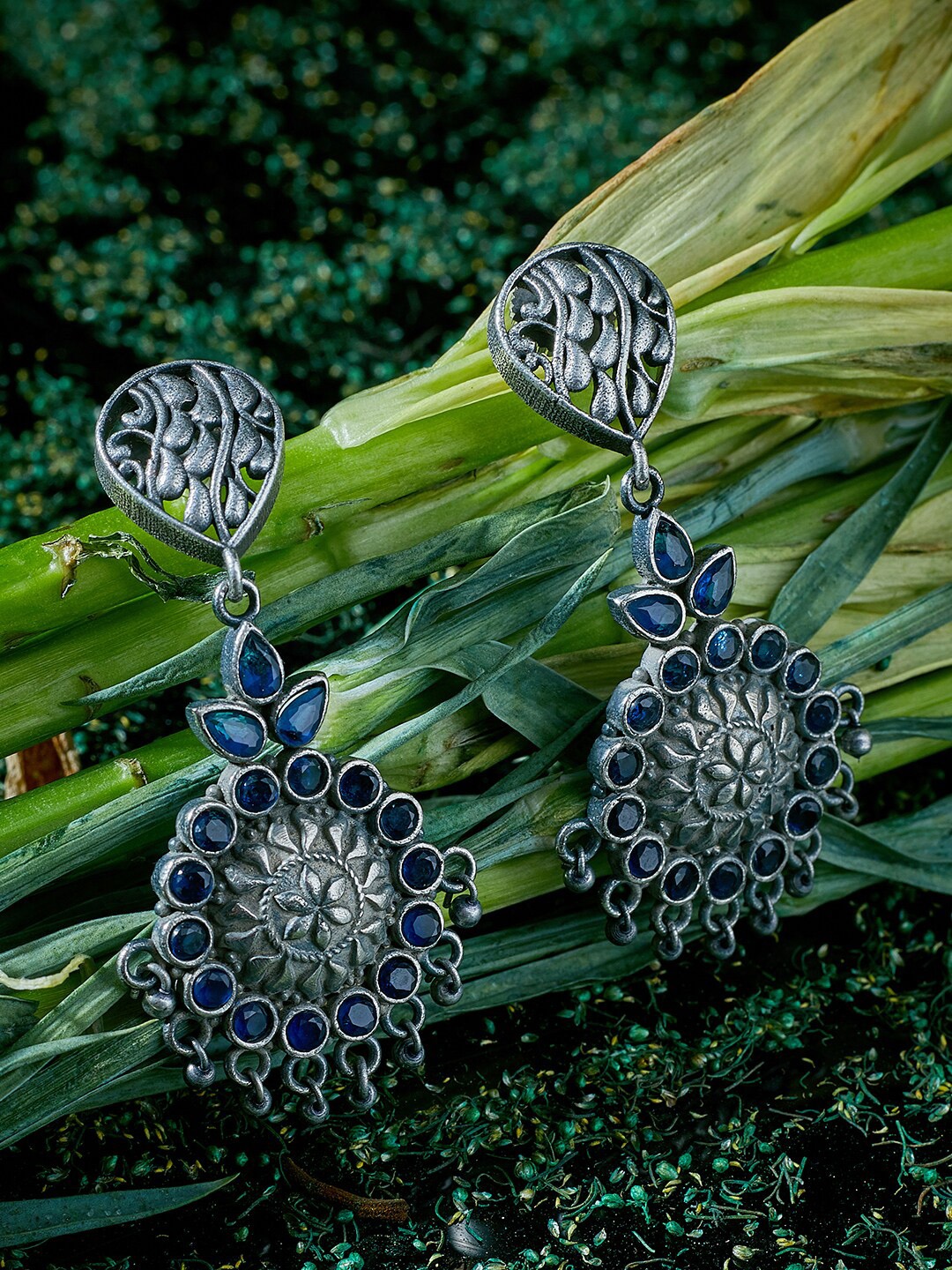

GloBox By ZeroKaata Silver-Plated & Navy Blue Teardrop Shaped Oxidised Drop Earrings
