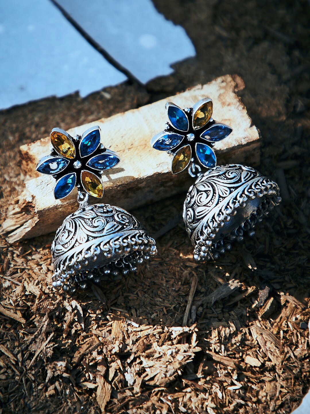 

GloBox By ZeroKaata Silver-Toned Contemporary Jhumkas Earrings
