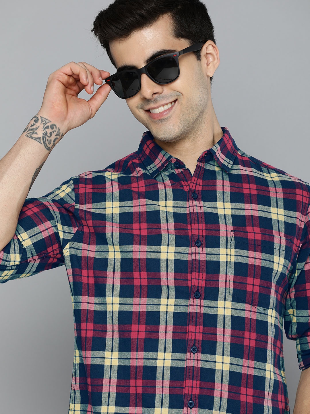 

HERE&NOW Men Navy Blue Slim Fit Checked Casual Shirt
