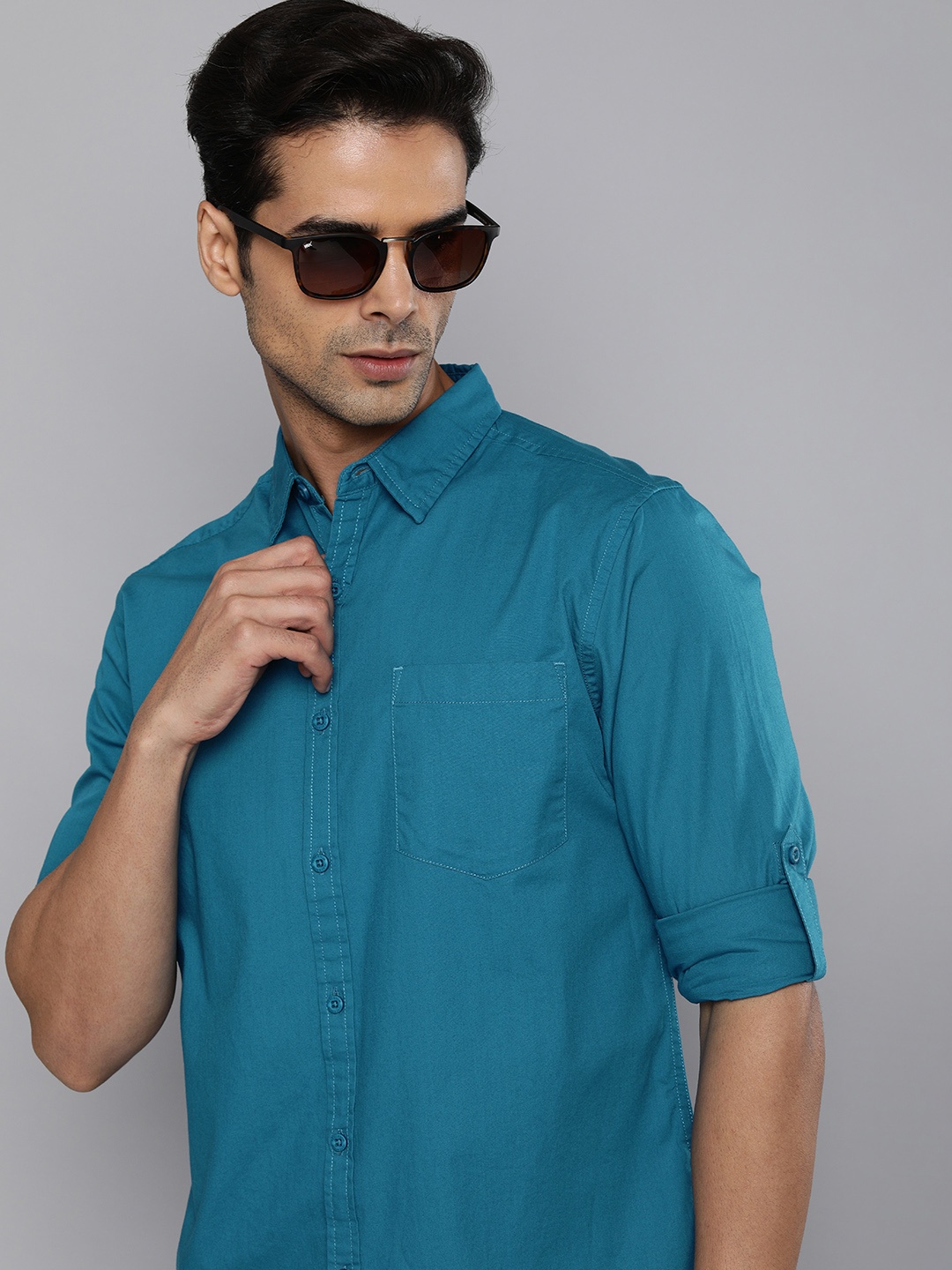 

HERE&NOW Men Teal Blue Solid Slim Fit Pure Cotton Casual Shirt