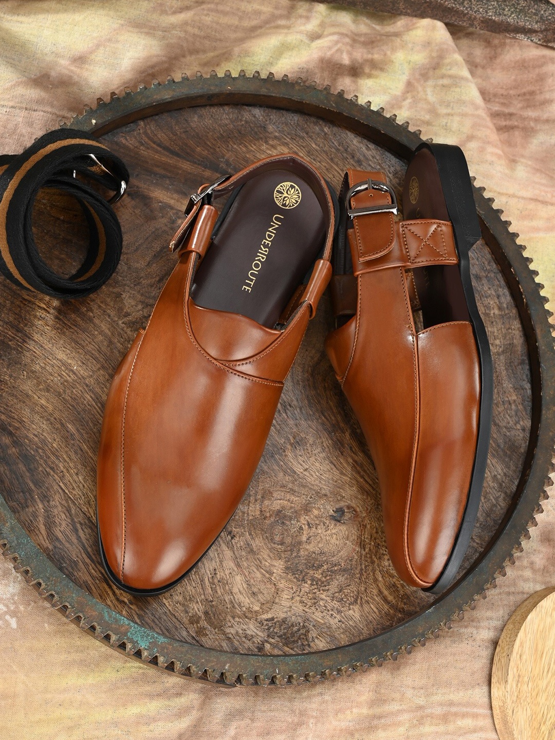 

UNDERROUTE Men Tan Brown Shoe-Style Sandals