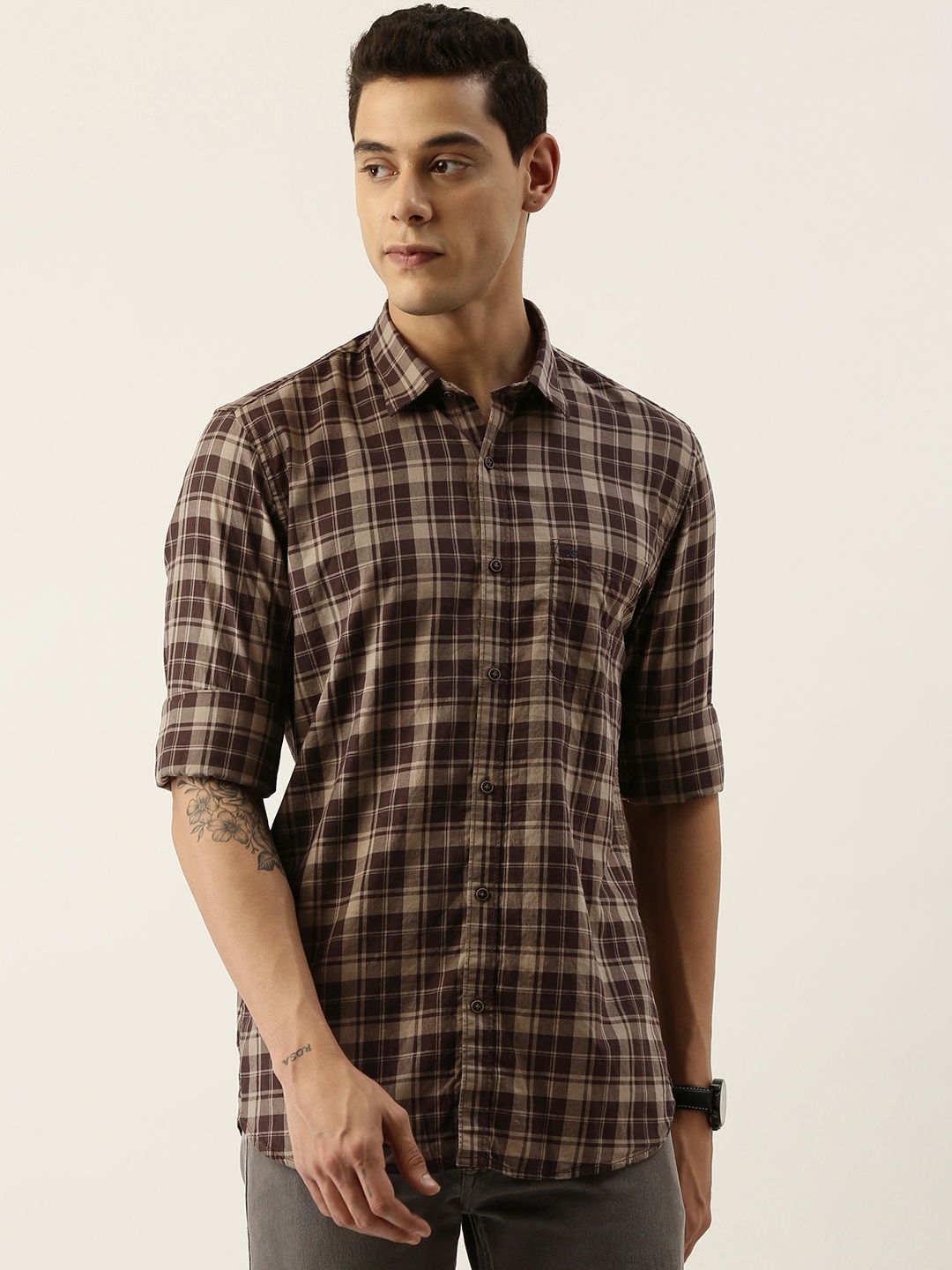 

Peter England Casuals Men Brown Slim Fit Checked Casual Shirt