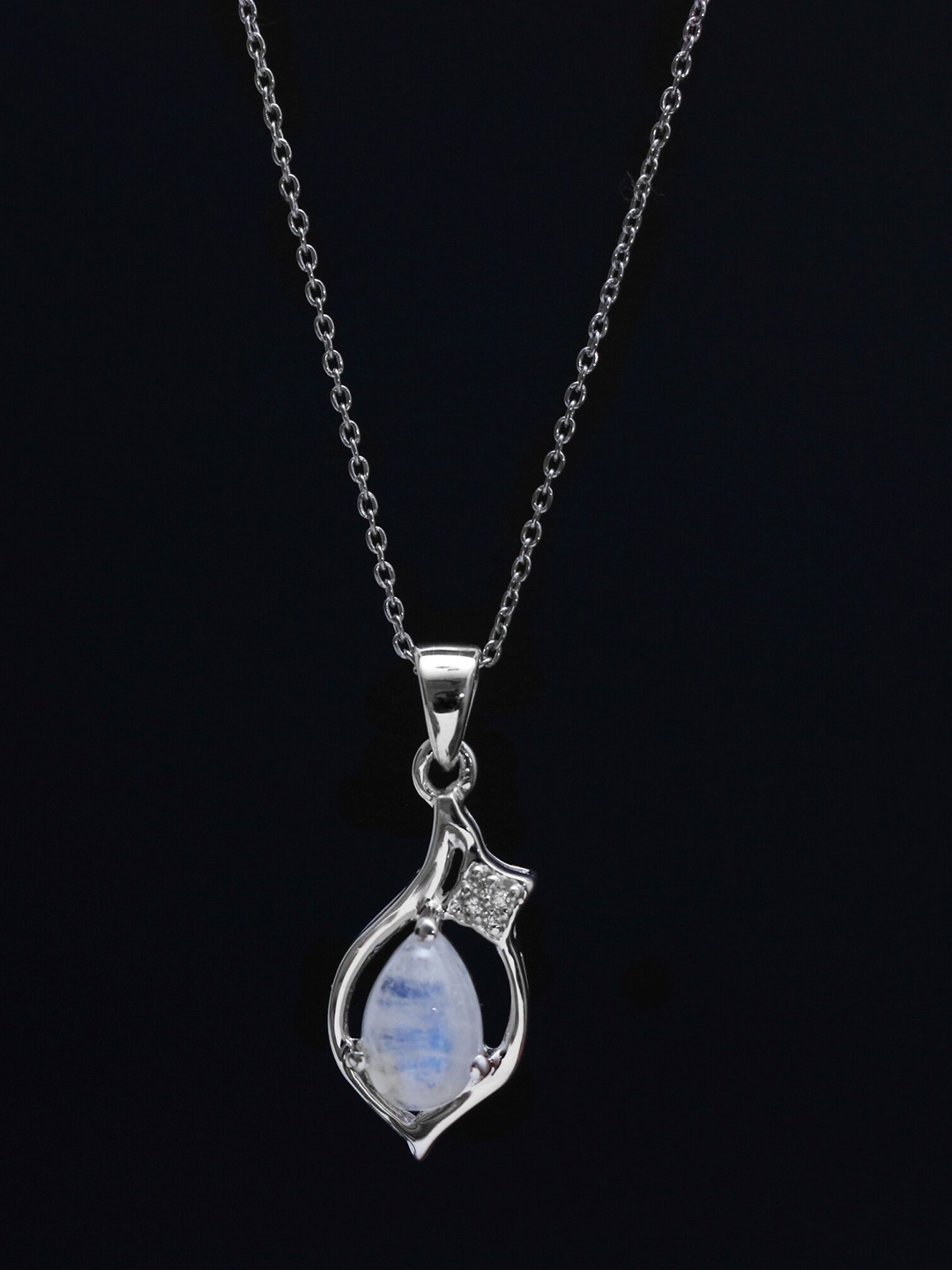 

HIFLYER JEWELS Rhodium-Plated Silver-Toned Gemstone-Studded Pendant With Chain