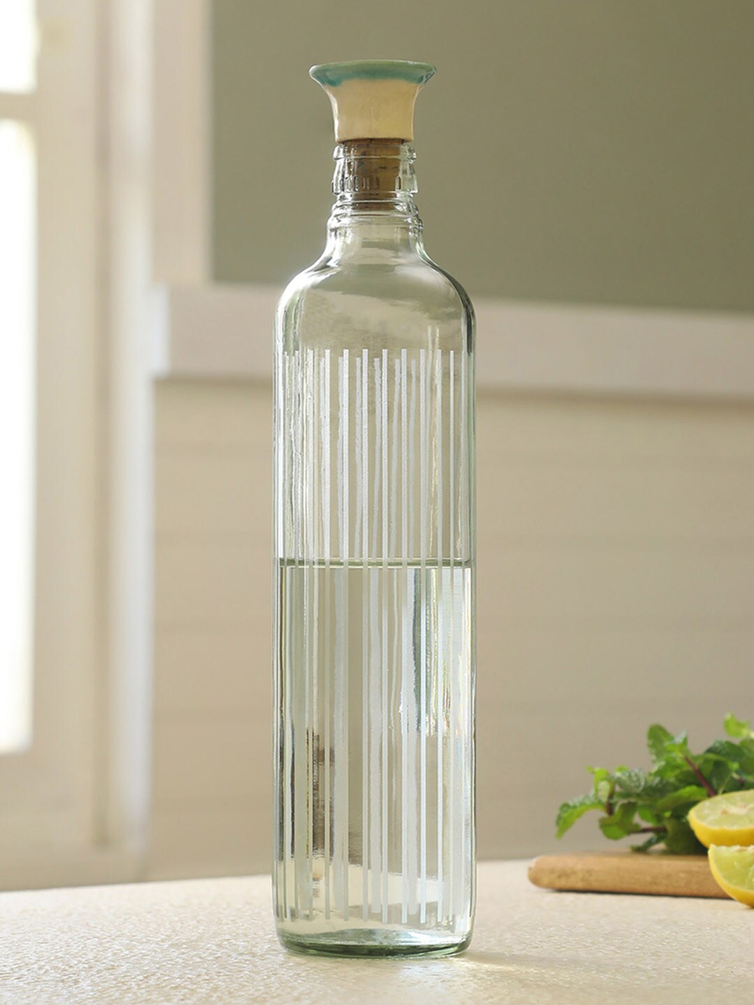 

ellementry Transparent Solid Glass Bottle With Ceramic Stopper- 750ml