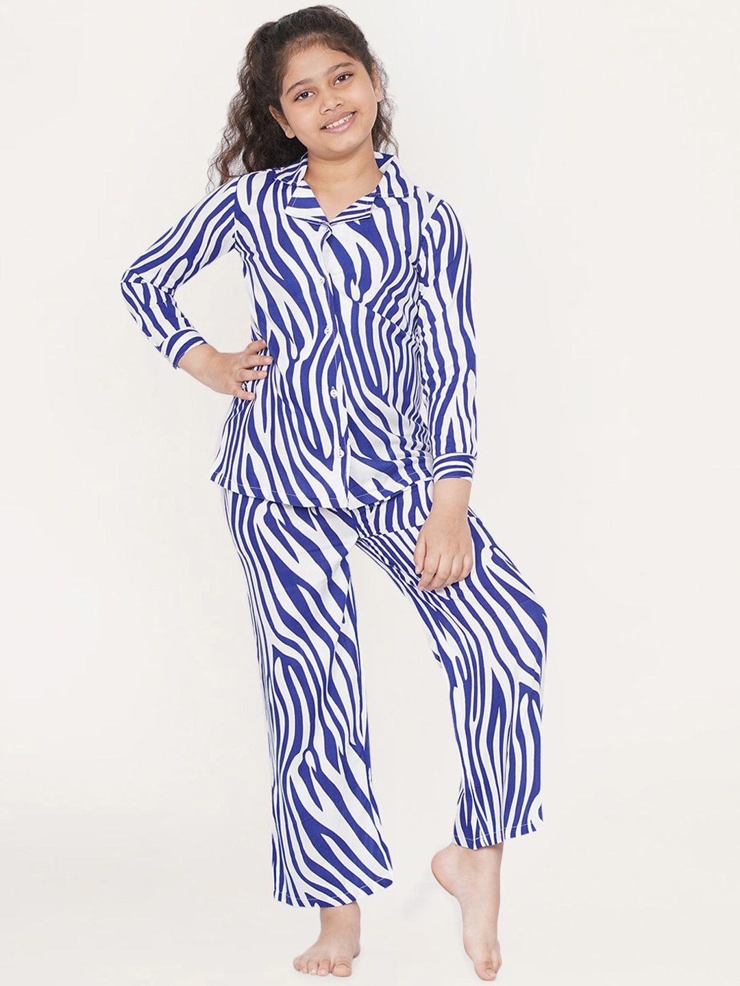 

titliyan Girls Blue & White Printed Cotton Night suit