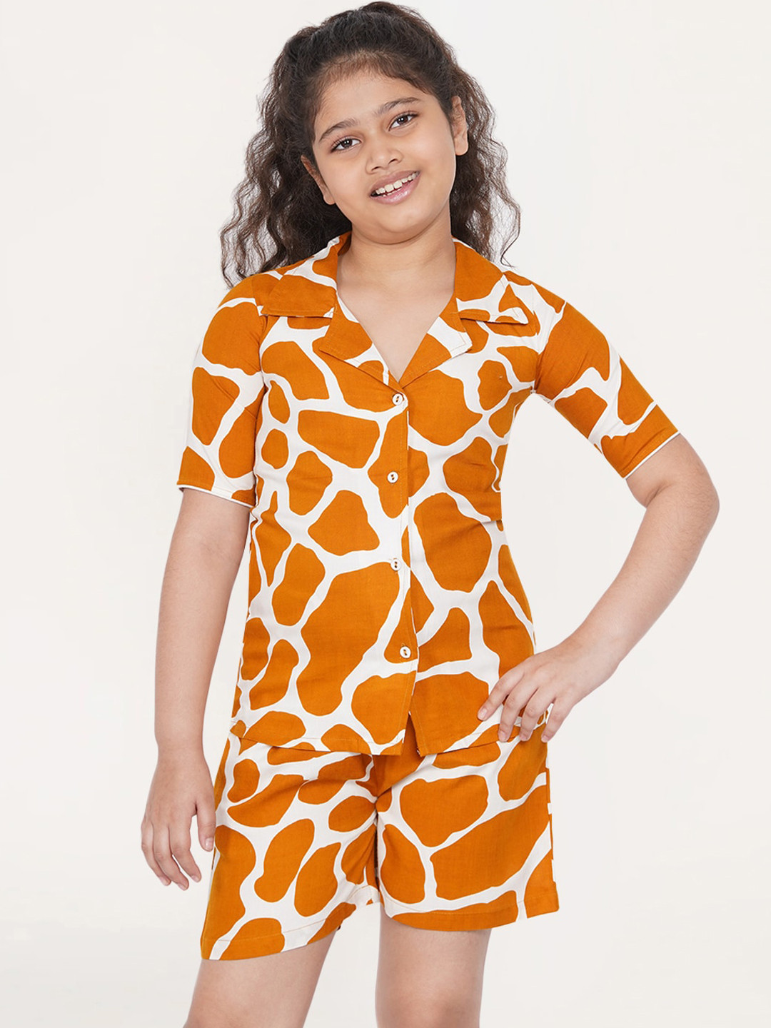 

titliyan Girls Beige & White Printed Cotton Night suit