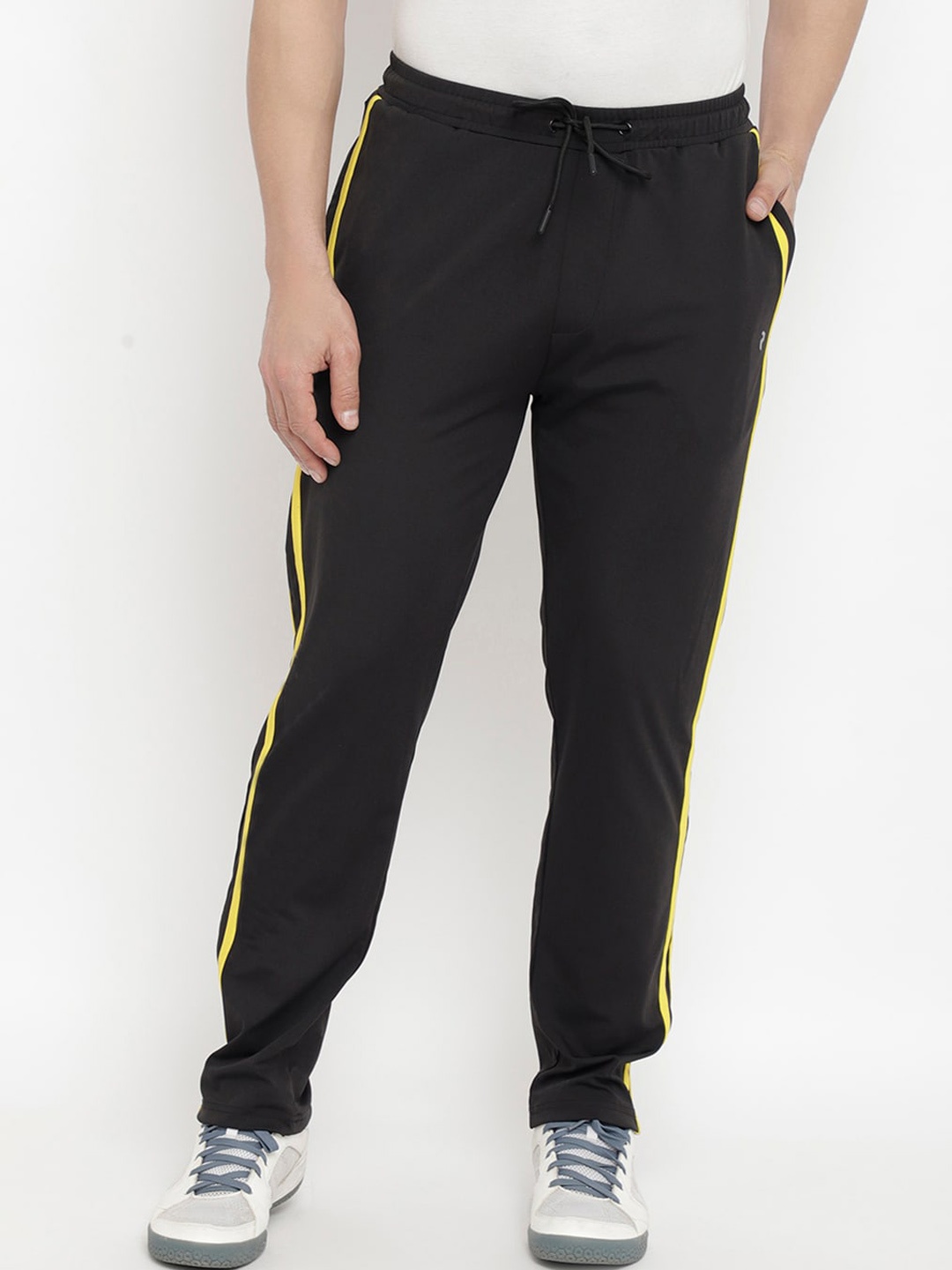 

PERFKT-U Men Black Solid Track Pants