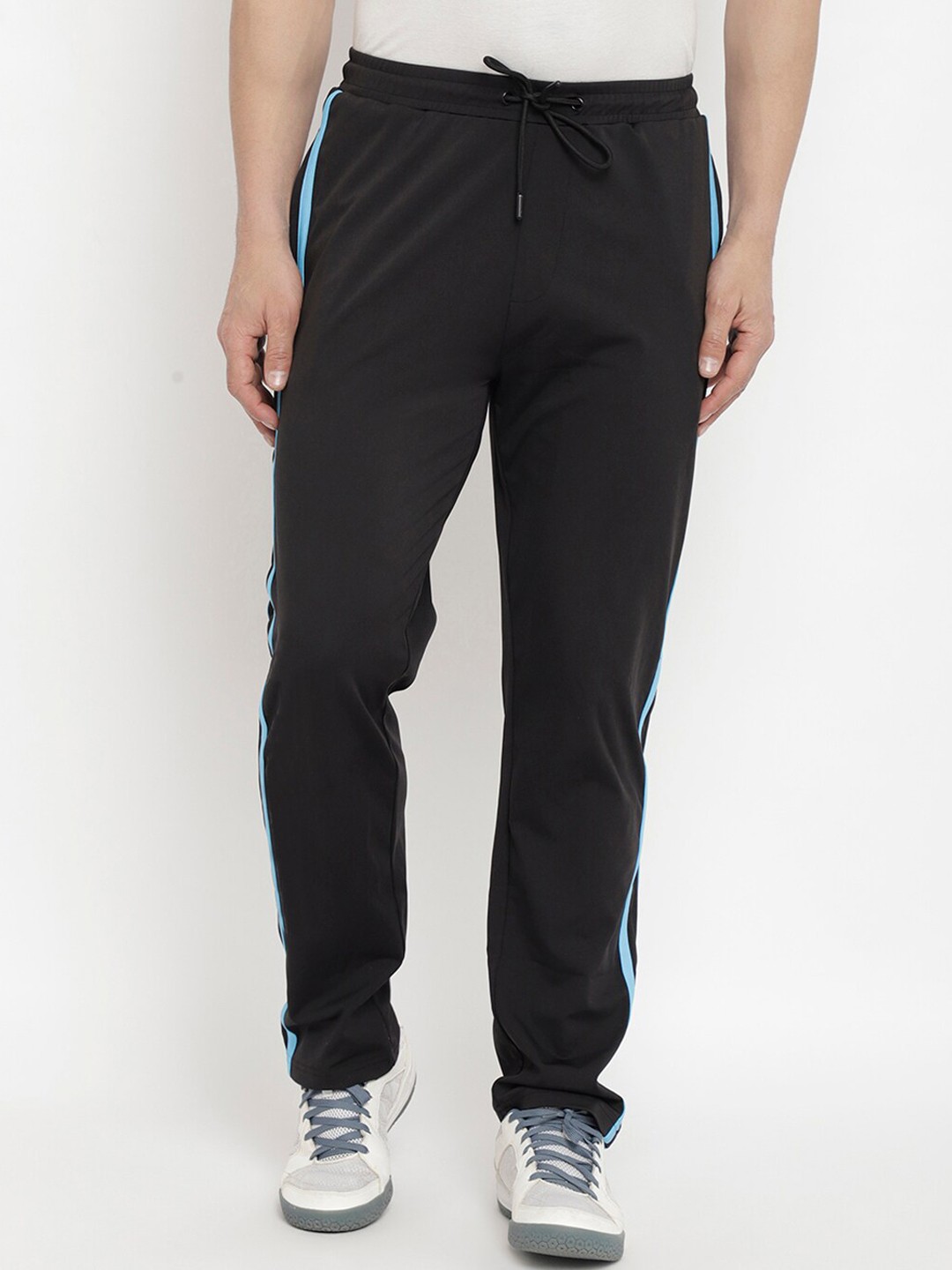 

PERFKT-U Men Black Solid Track Pants