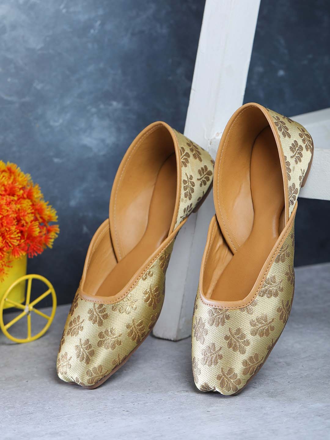 

HASTEN Women Gold-Toned Printed Leather Ethnic Ballerinas Flats