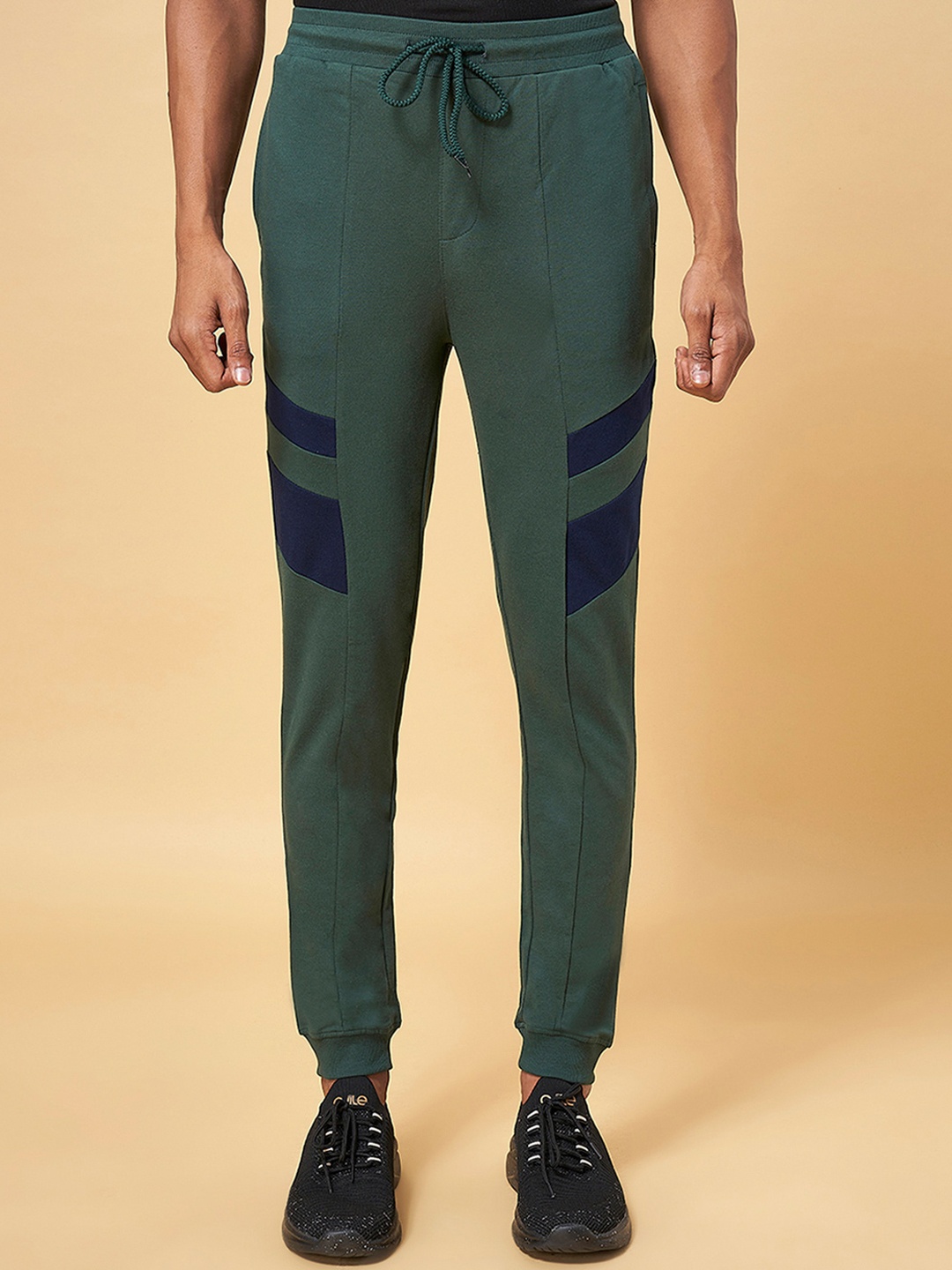 

Ajile by Pantaloons Men Green & Black Solid Pure Cotton Slim-Fit Joggers