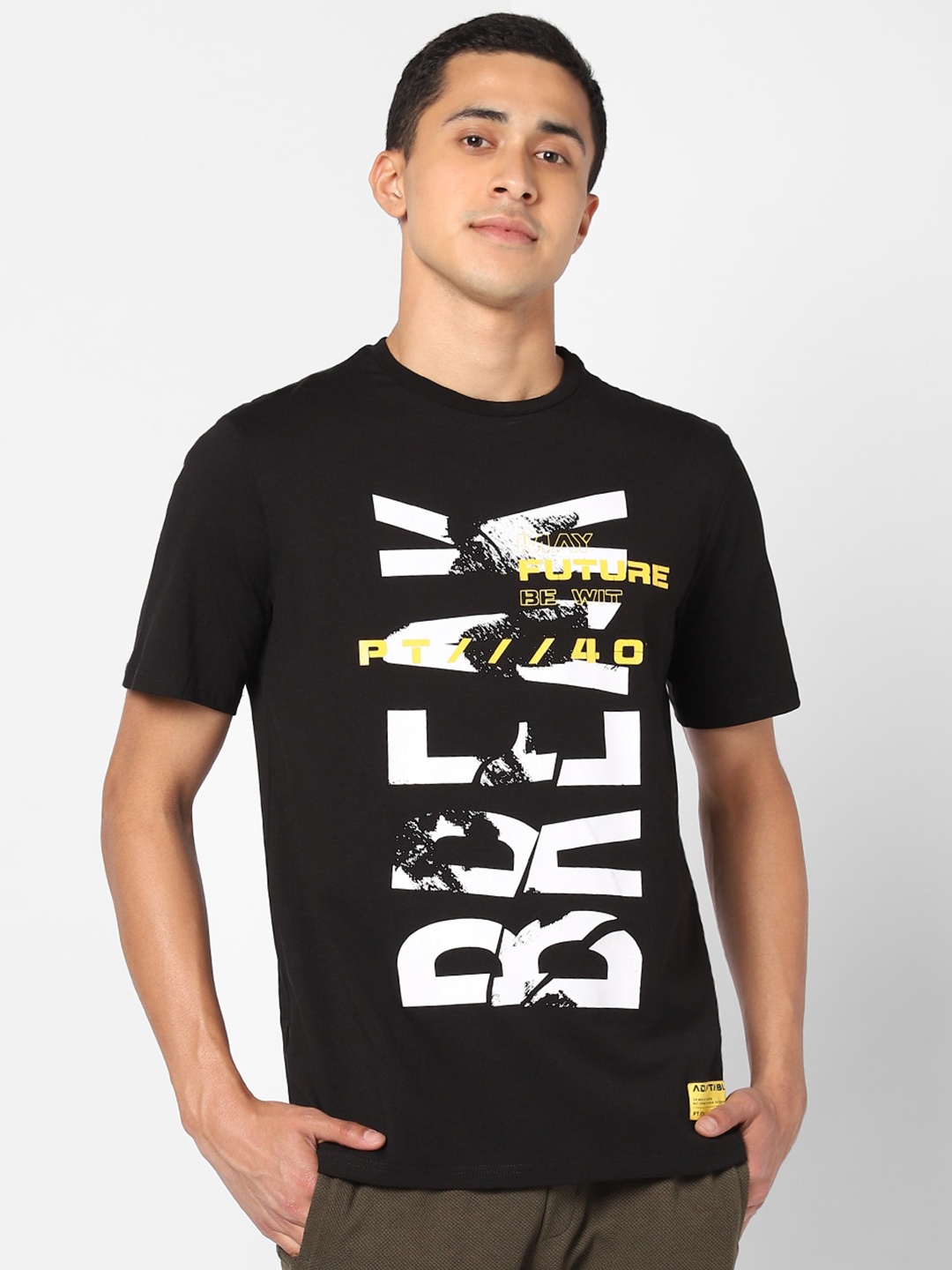 

Street Armor by Pantaloons Men Black Typography Printed T-shirt