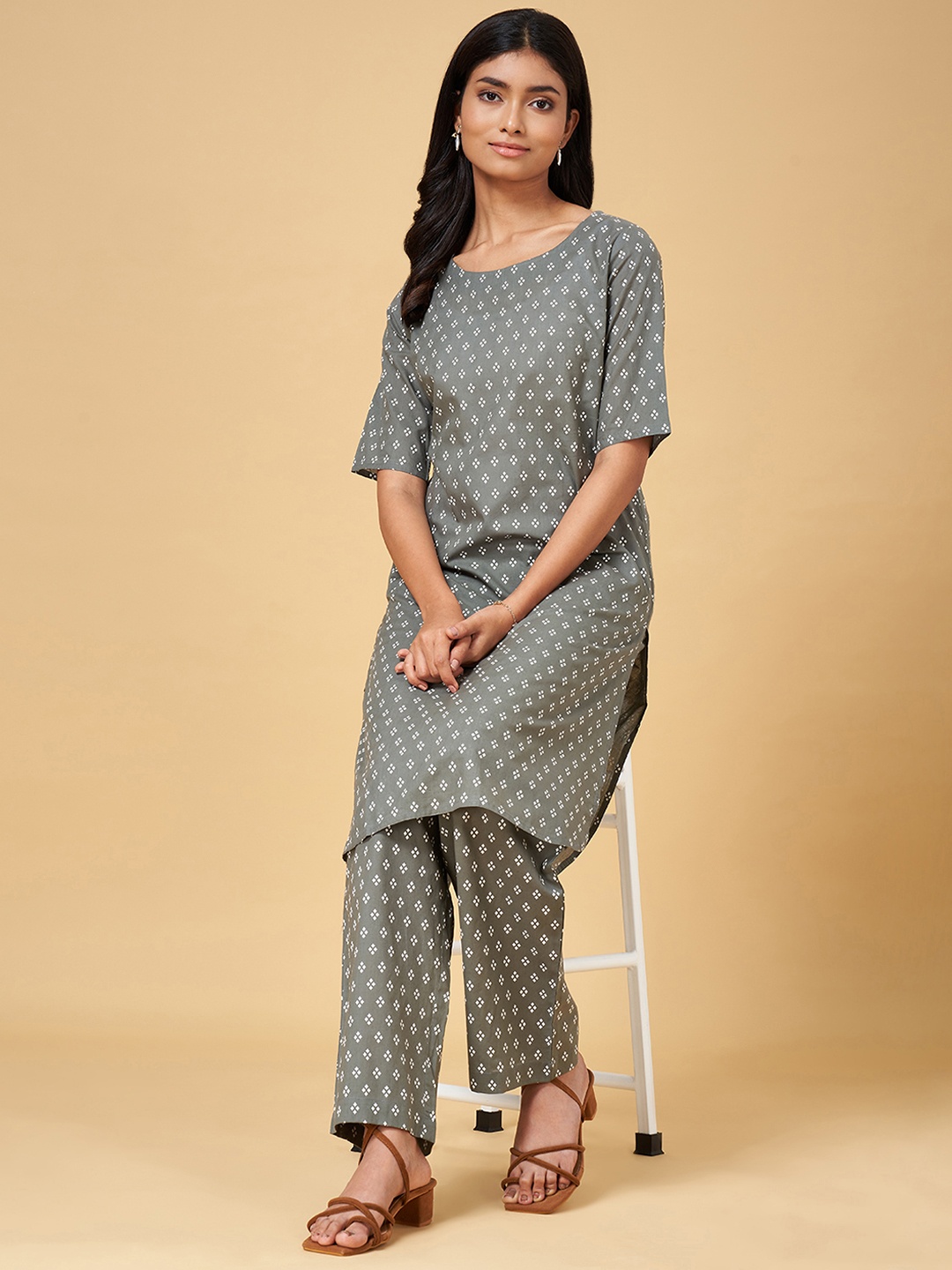 

RANGMANCH BY PANTALOONS Women Charcoal Printed Pure Cotton Kurti with Trousers