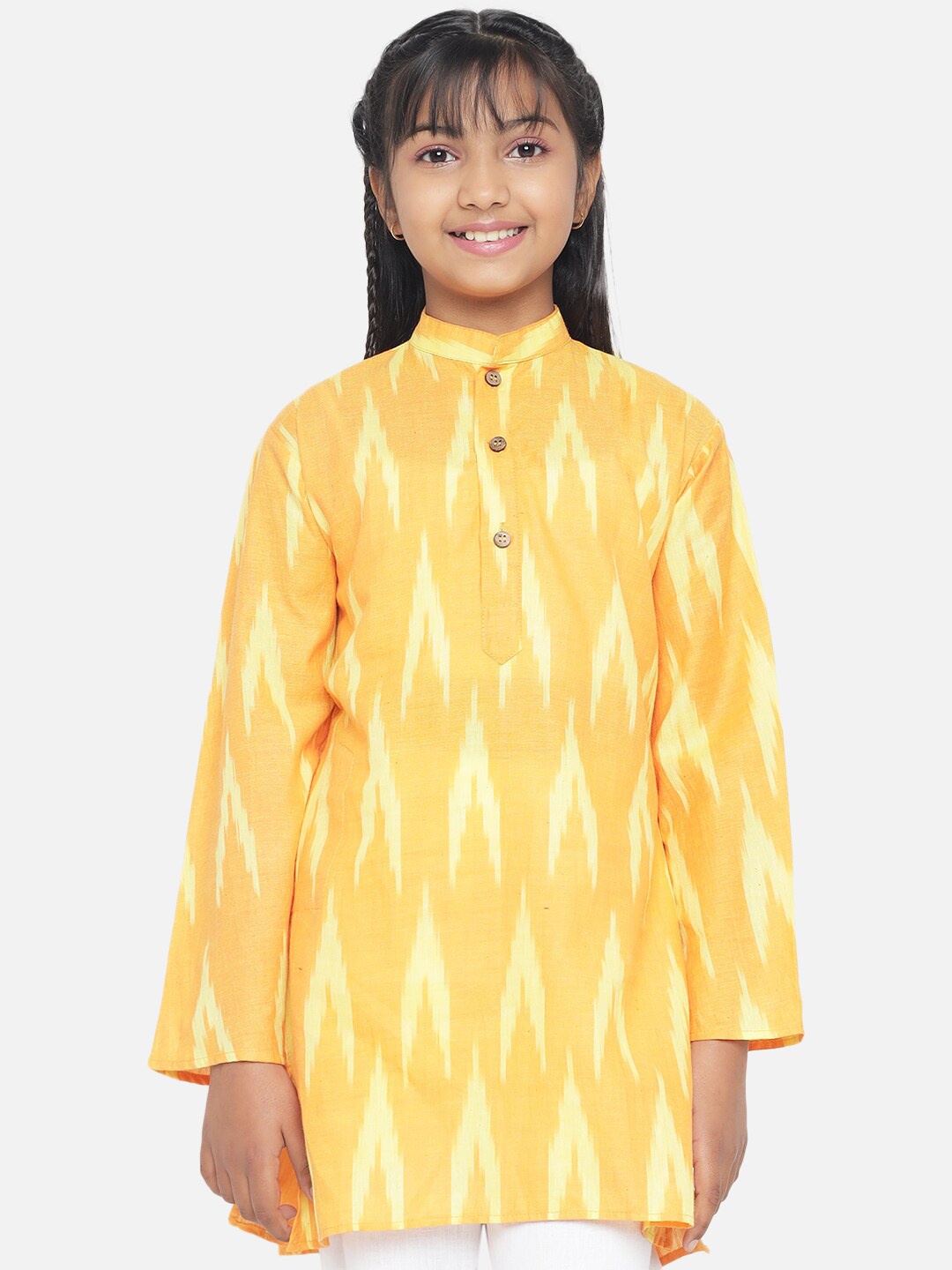

Vastraa Fusion Girls Yellow Geometric Printed Kurta