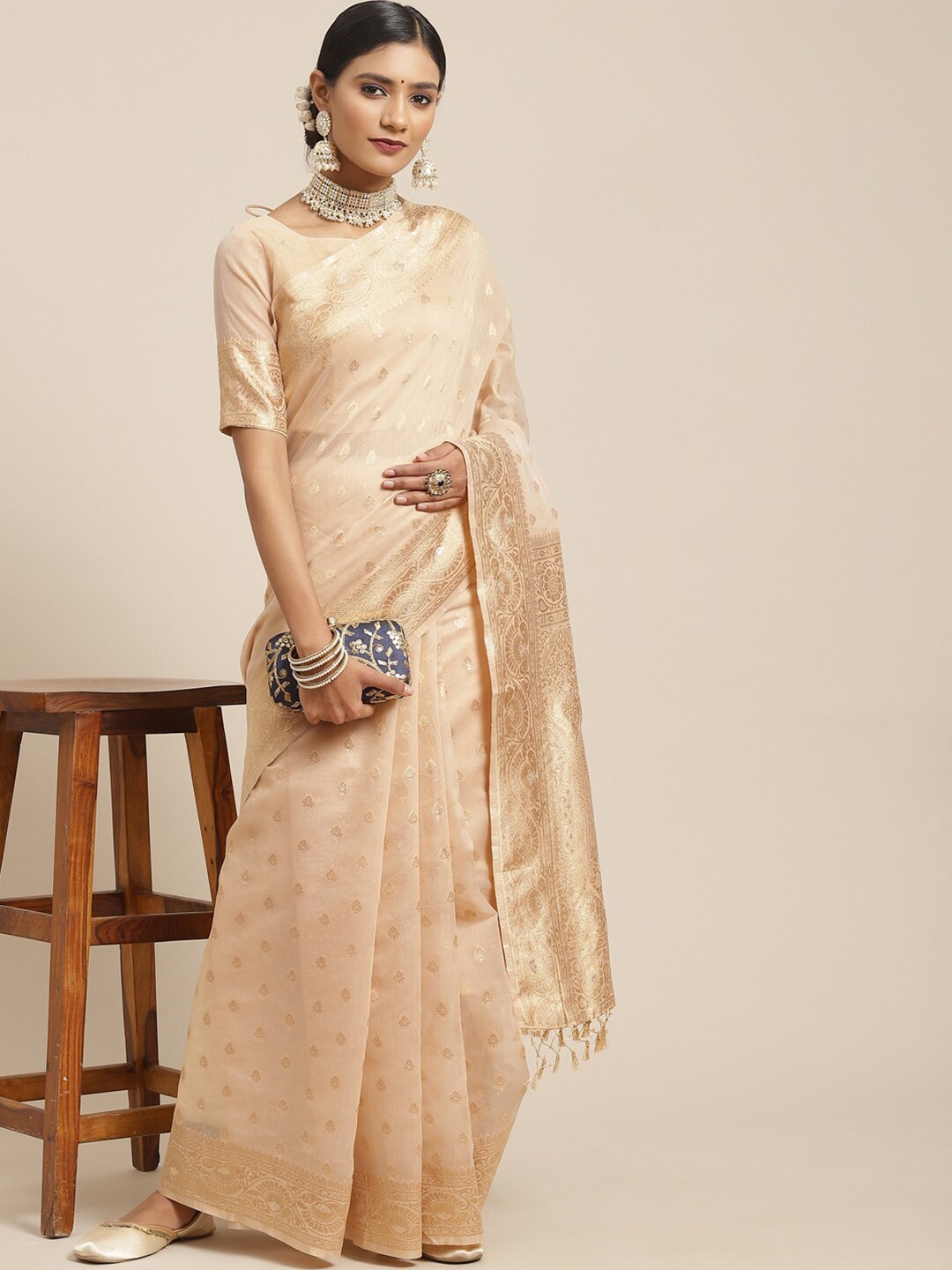 

KALINI Cream-Coloured & Gold-Toned Floral Zari Silk Cotton Banarasi Saree