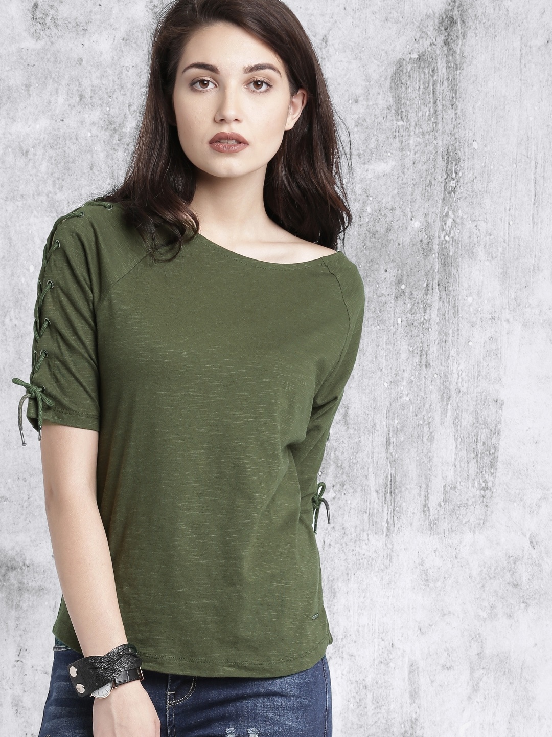 

Roadster Women Solid Relaxed Fit T-shirt, Olive