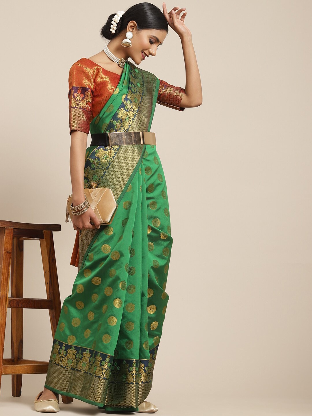

KALINI Green & Golden Ethnic Motifs Zari Silk Blend Kanjeevaram Saree