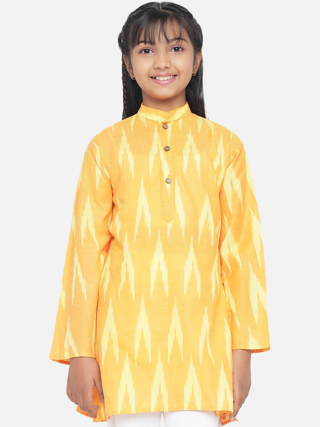 

Vastraa Fusion Girls Yellow Handloom Kurta
