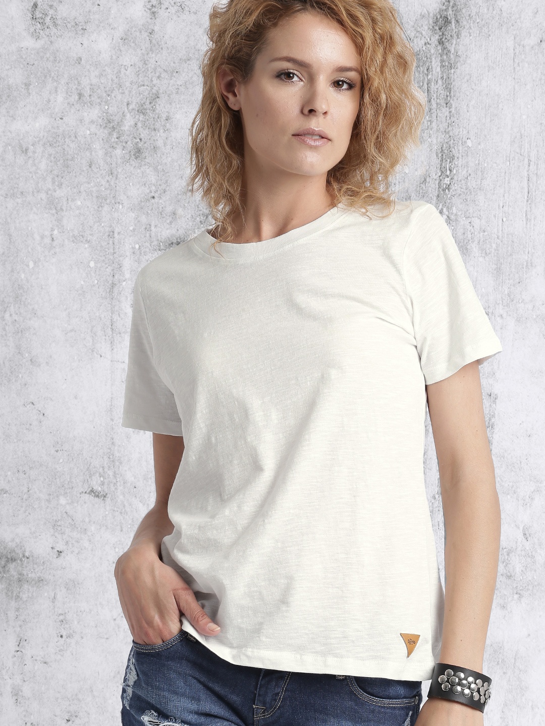 

Roadster Women White Solid Round Neck T-shirt