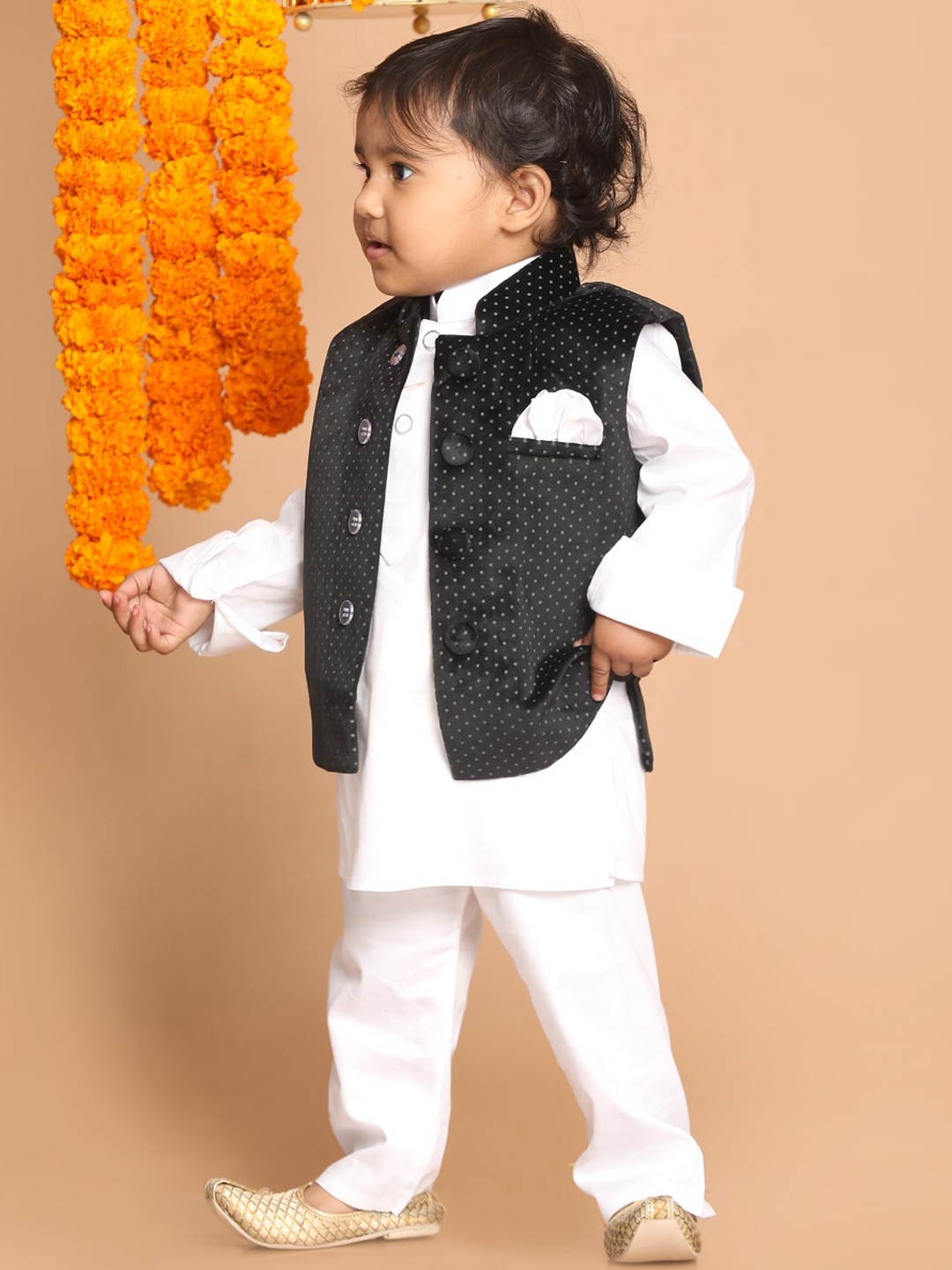 

VASTRAMAY SISHU Boys Black Polka Dot Printed Slim-Fit Nehru Jackets