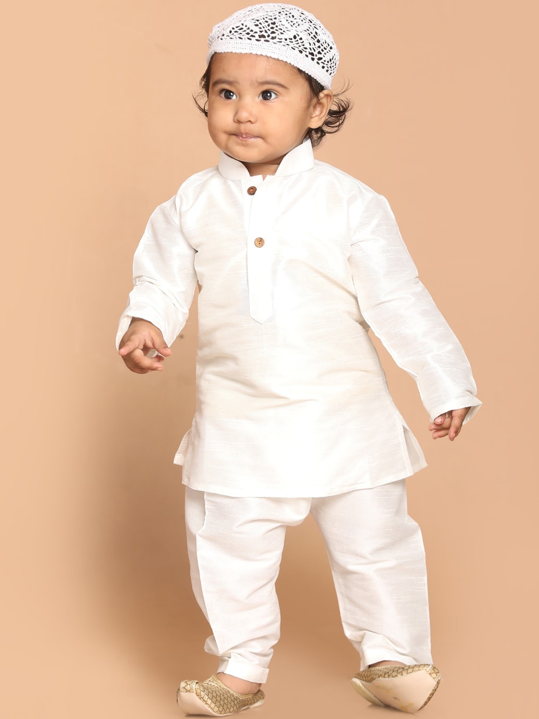 

VASTRAMAY Infant Boys White Silk Blend Solid Kurta & Pyjamas