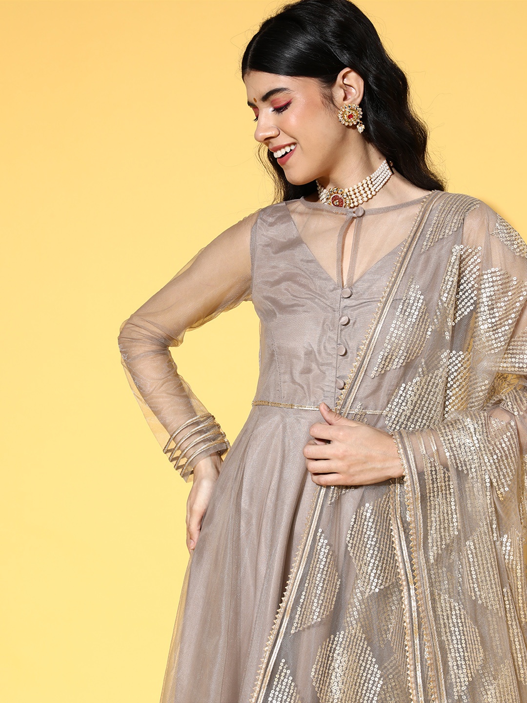 

Inddus Solid Net Scalloped Edge Kurta Set, Beige