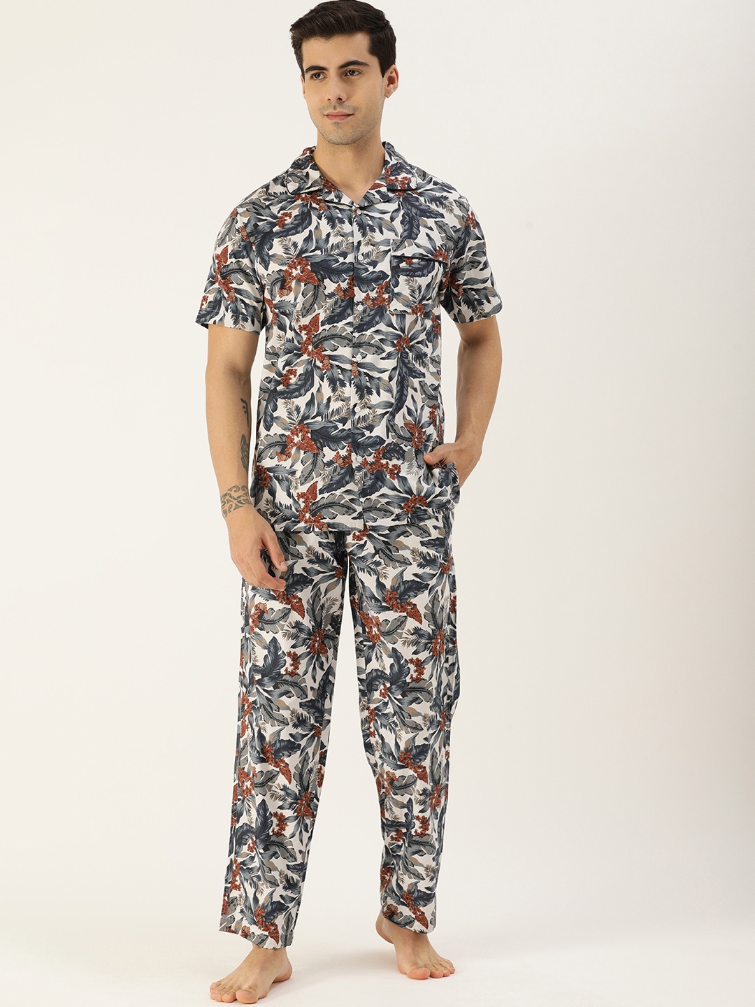 

Bene Kleed Men White & Navy Blue Floral Print Pure Cotton Pyjamas Set