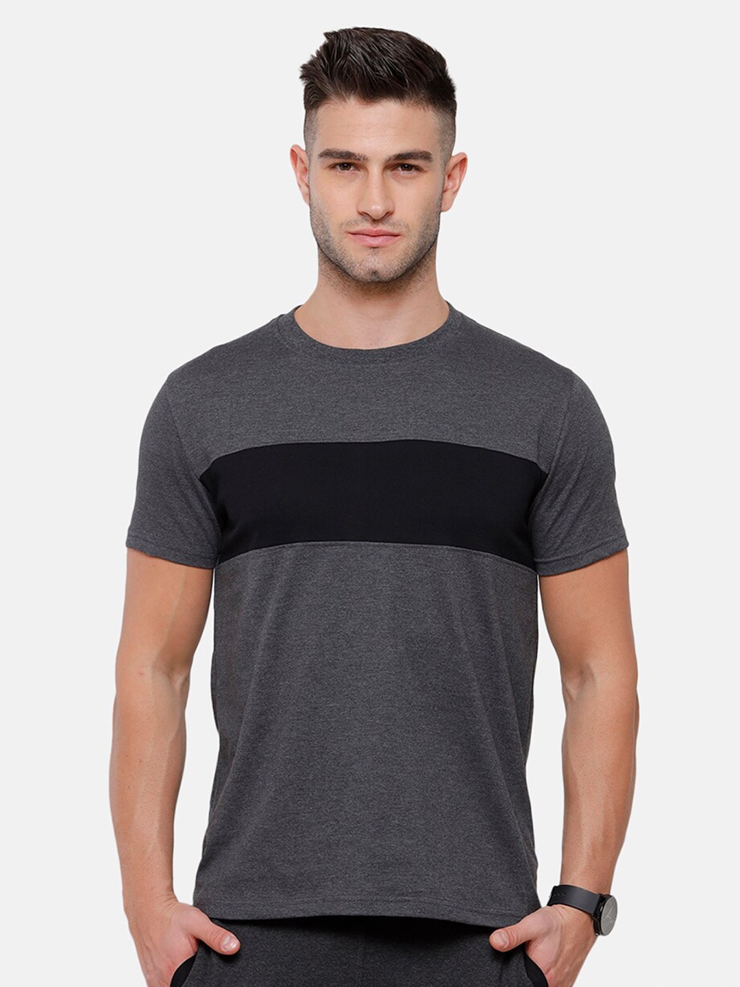 

MADSTO Men Charcoal & Black Colourblocked Slim Fit Pure Cotton T-shirt