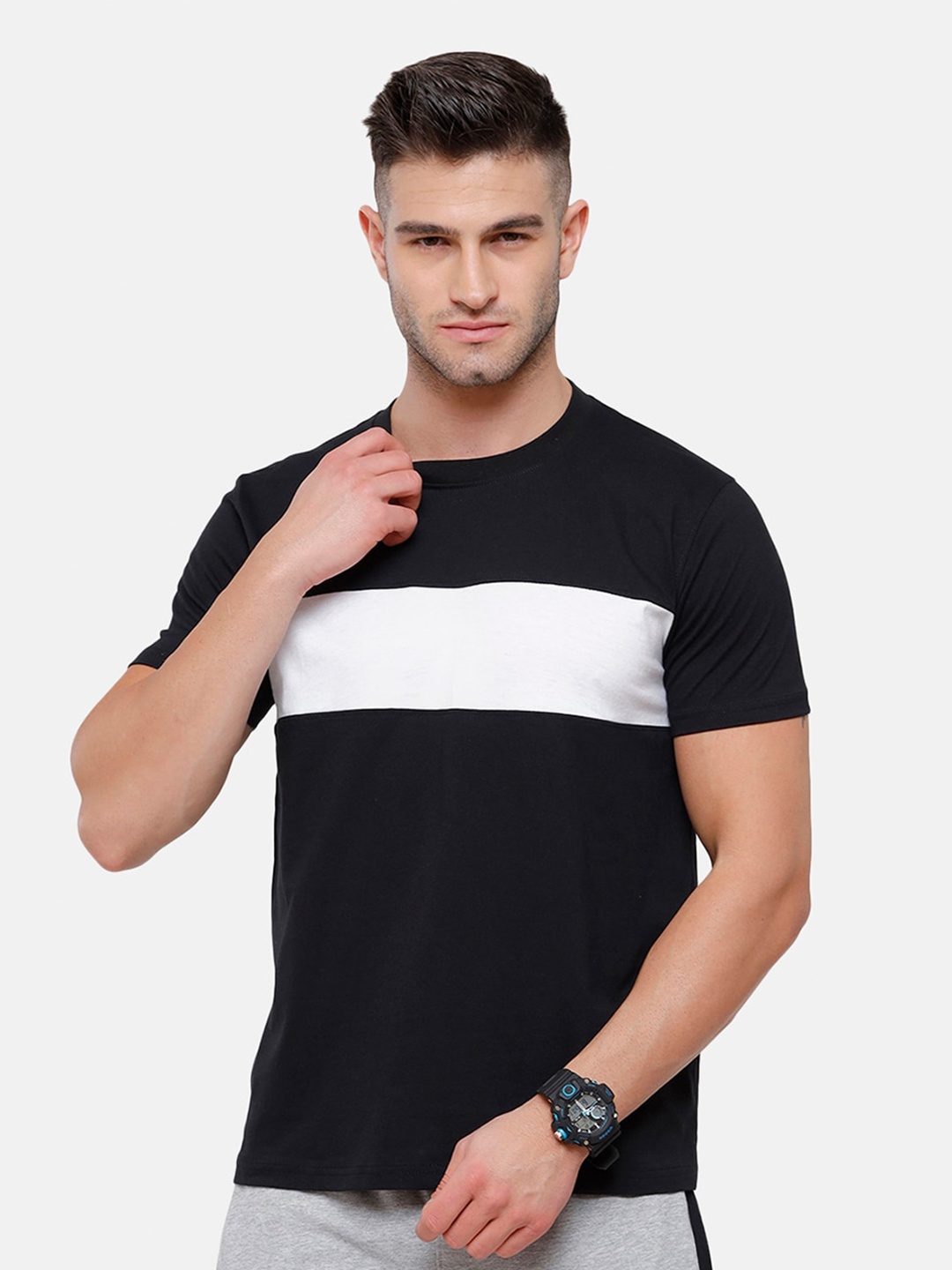 

MADSTO Men Black & White Colourblocked Monochrome Slim Fit Pure Cotton T-shirt