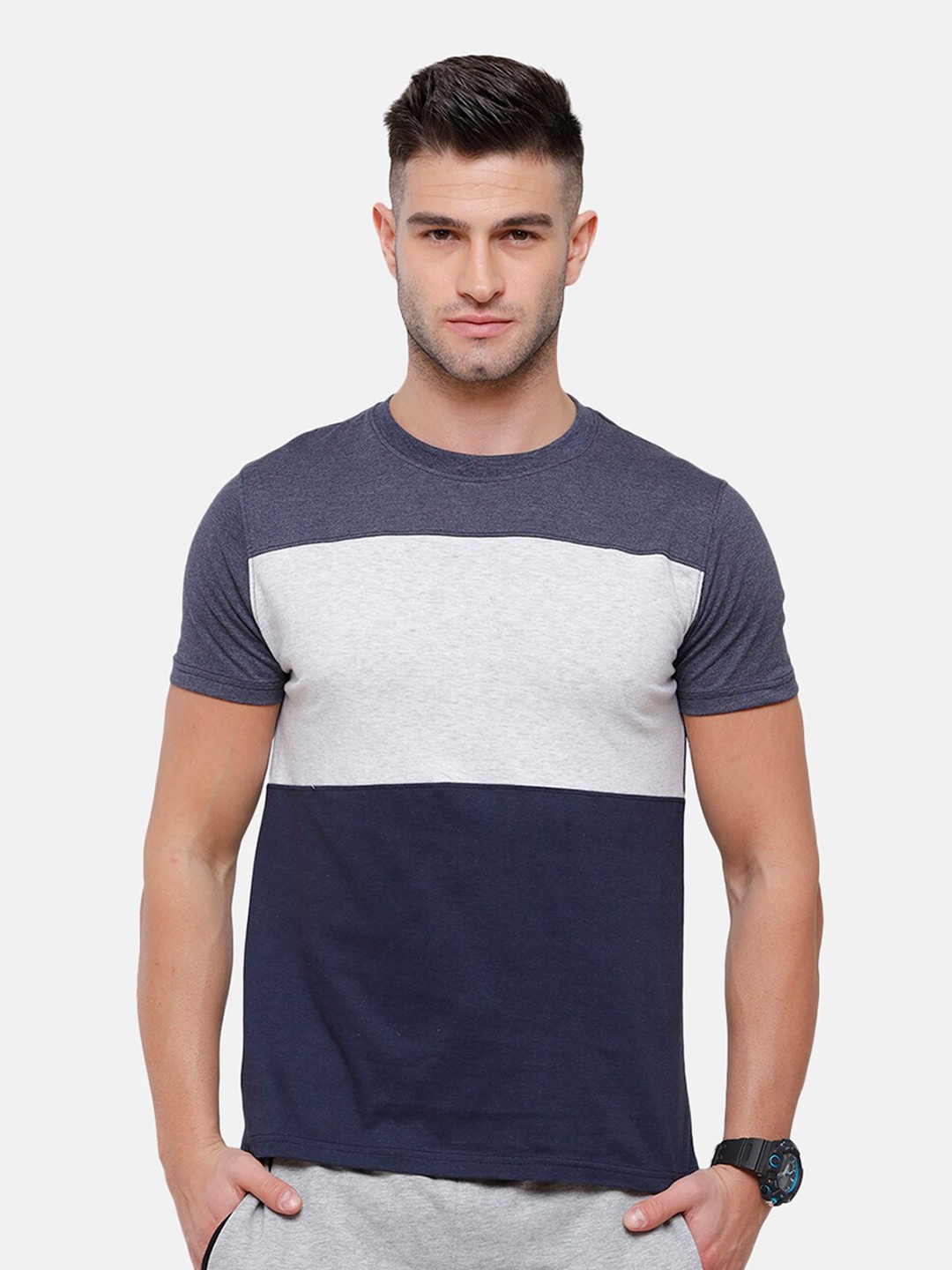 

MADSTO Men Blue & White Colourblocked Pure Cotton Slim Fit T-shirt