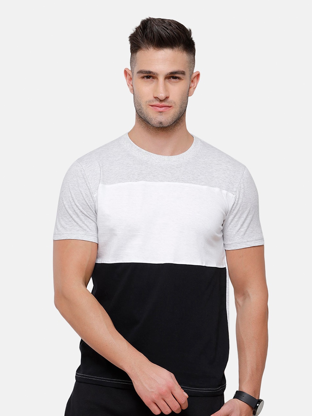 

MADSTO Men Grey Melange & White Colourblocked Slim Fit Pure Cotton T-shirt