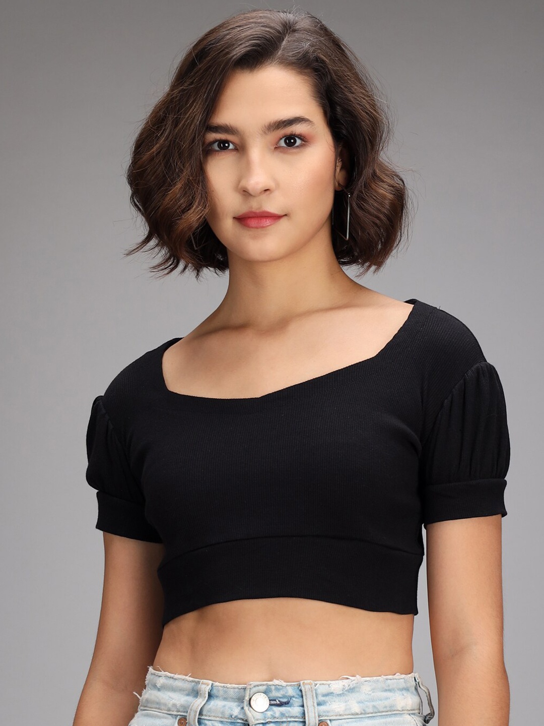 

Darzi Black Fitted Crop Top