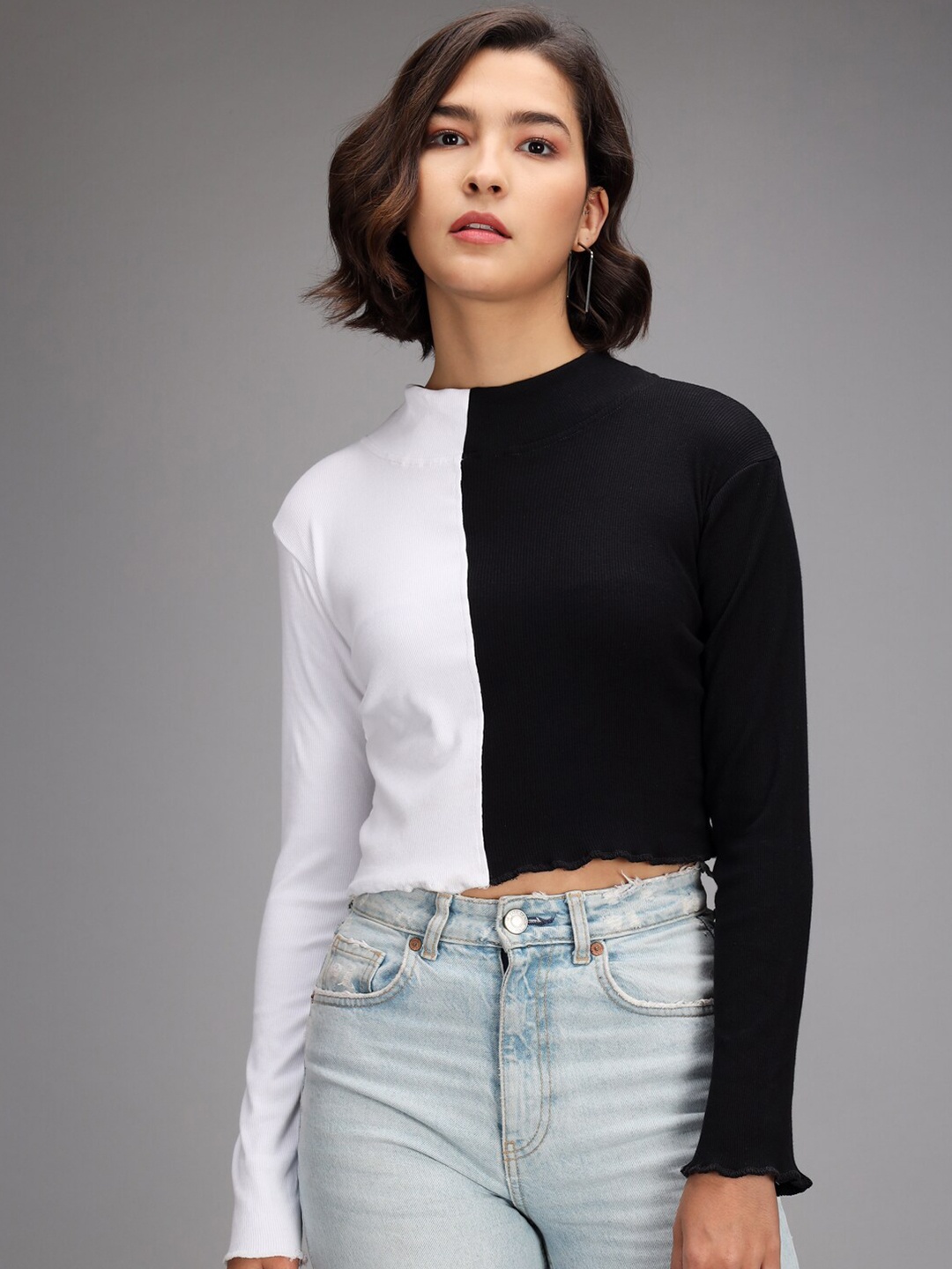 

Darzi White & Black Colourblocked Crop Top