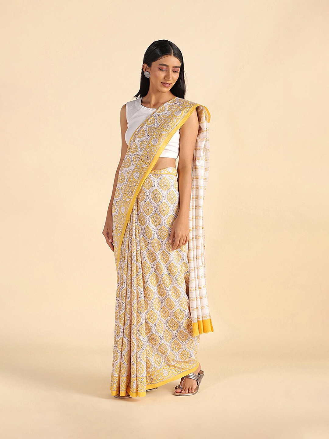

Taneira Yellow & White Floral Pure Khadi Cotton Hand Block Print Saree