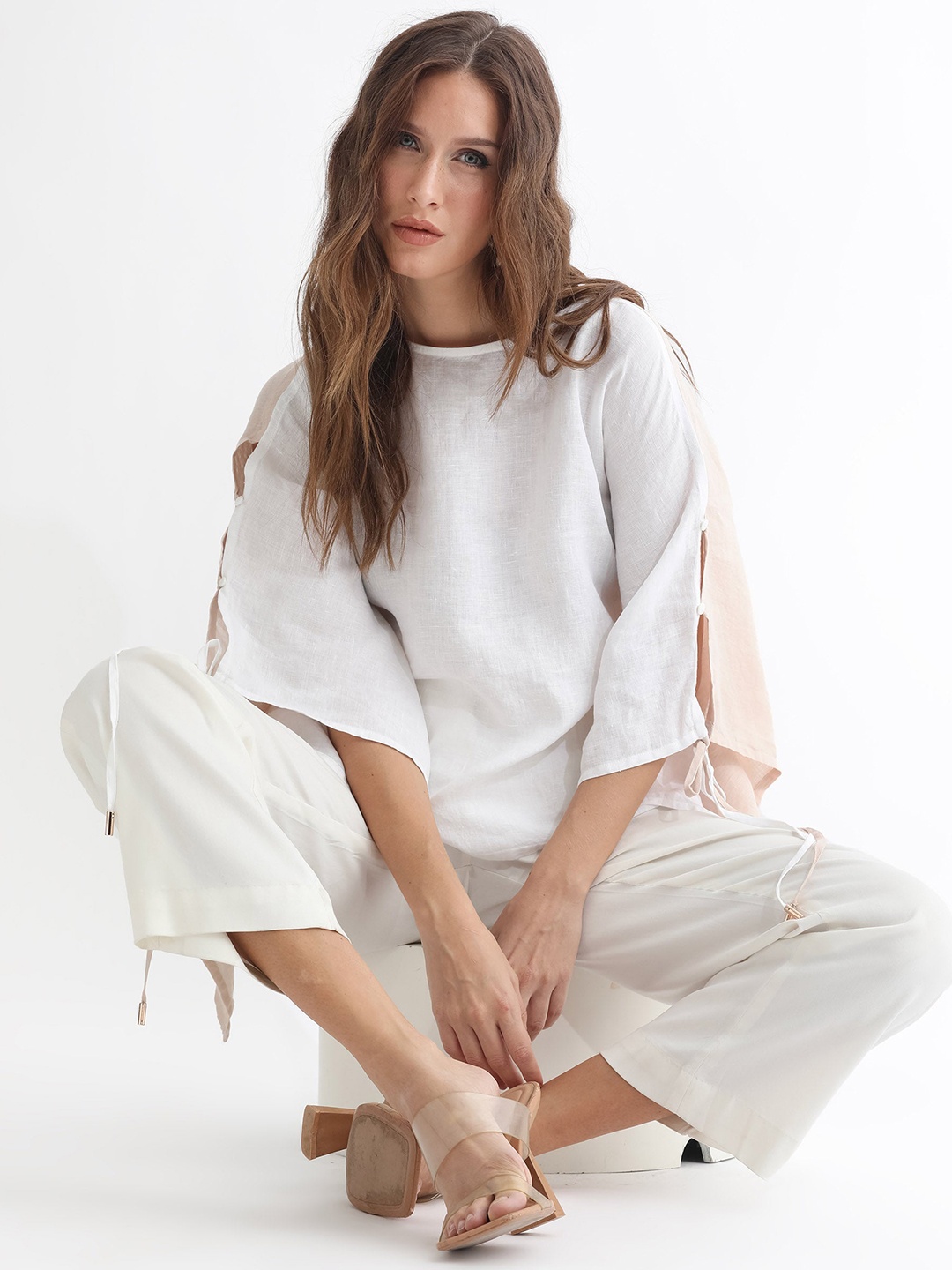 

RAREISM White Linen Solid Top