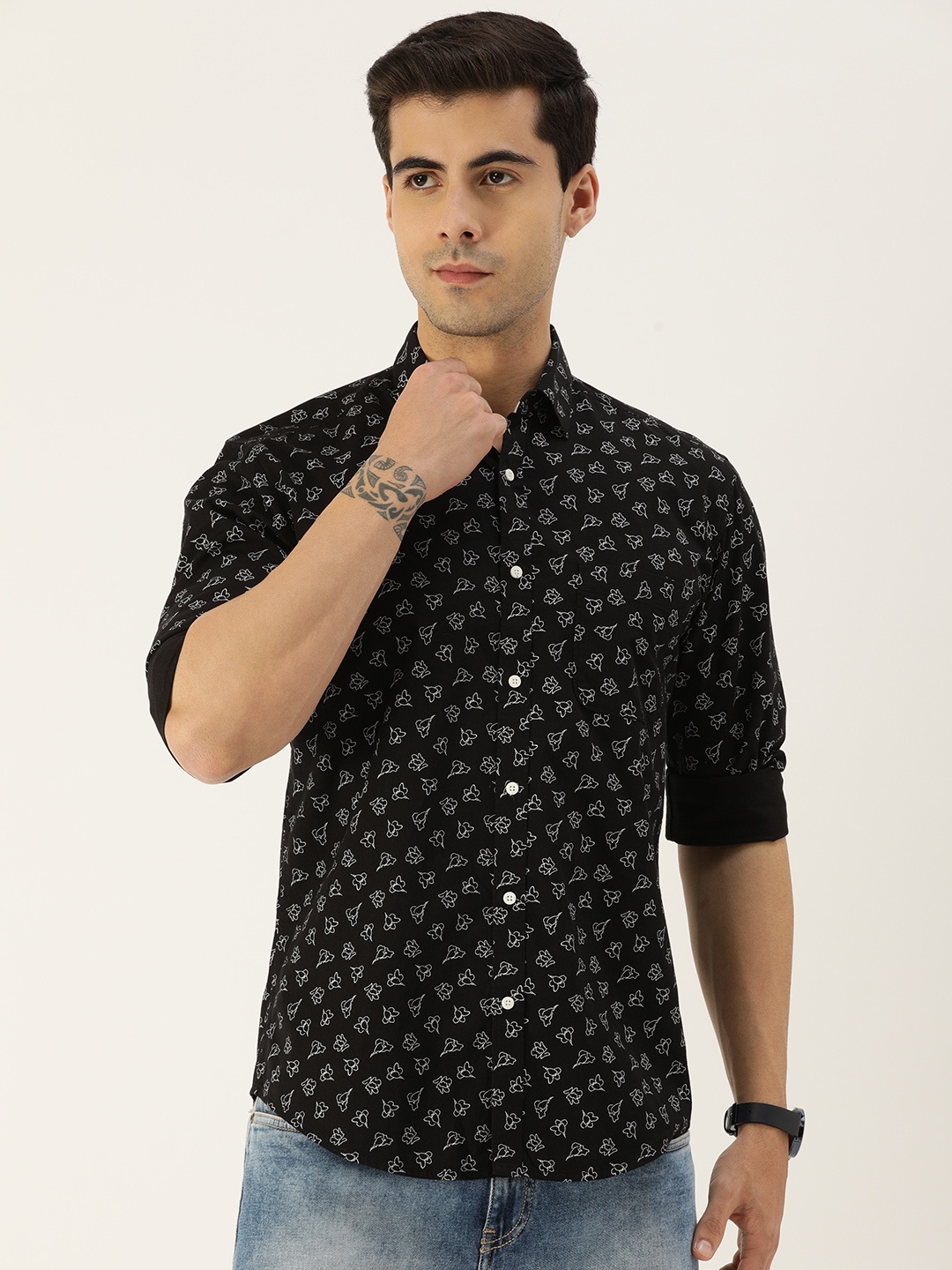 

Bene Kleed Men Black & White Floral Printed Cotton Casual Shirt