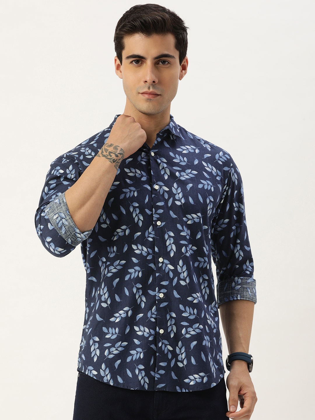 

Bene Kleed Men Navy Blue & White Slim Fit Floral Printed Cotton Casual Shirt