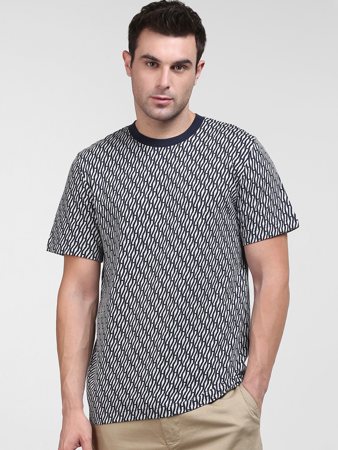 

SELECTED Men Navy Blue & White Abstract Printed Organic Cotton T-shirt