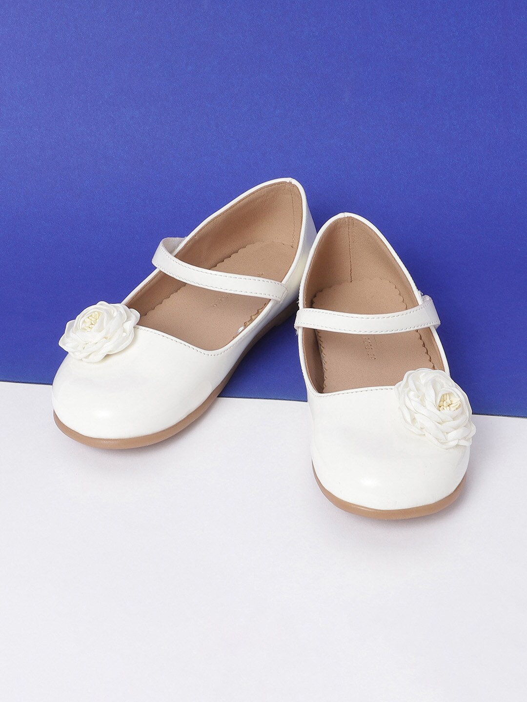 

Fame Forever by Lifestyle Girls White Ballerinas with Bows Flats