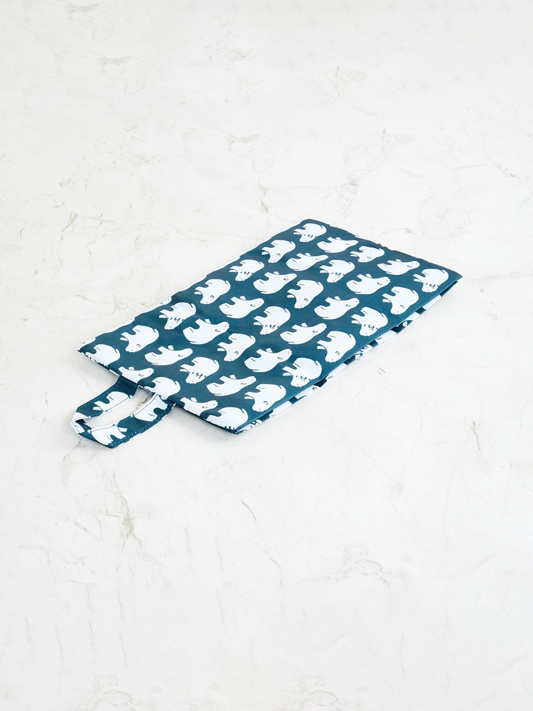 

Home Centre Blue & White Printed Luggage Scale Shoe Bag