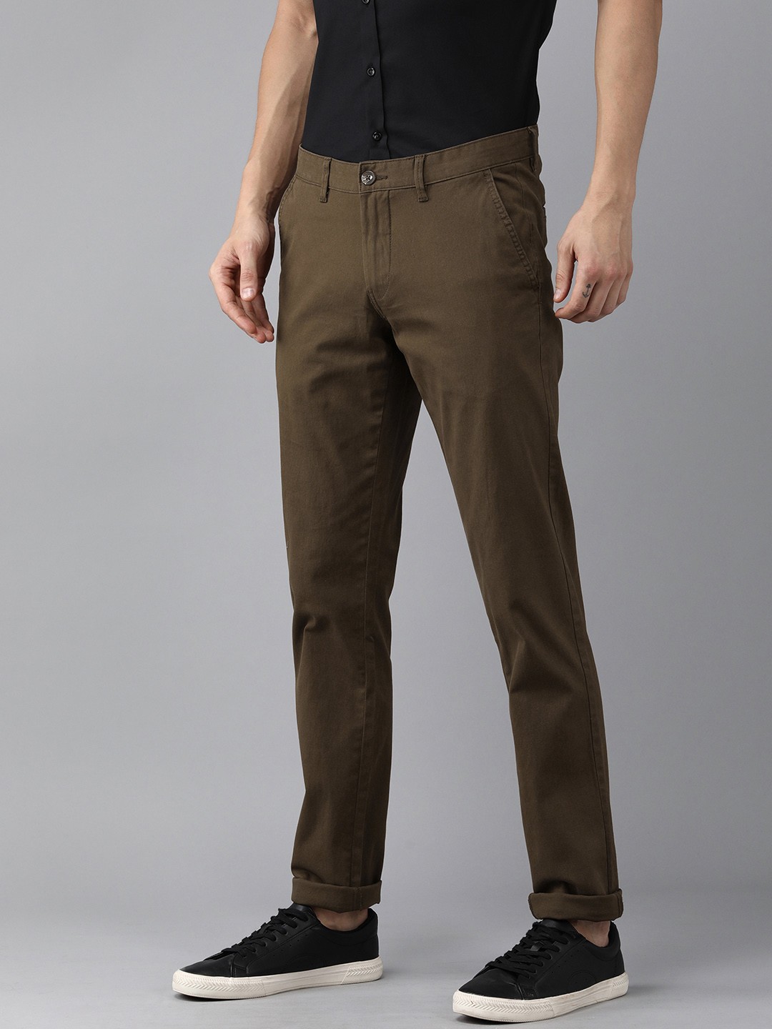 

Van Heusen Sport Men Brown Solid Tapered Fit Regular Trousers