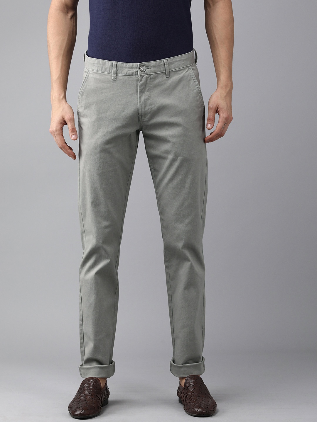 

Van Heusen Sport Men Light Grey Solid Tapered Fit Regular Trousers